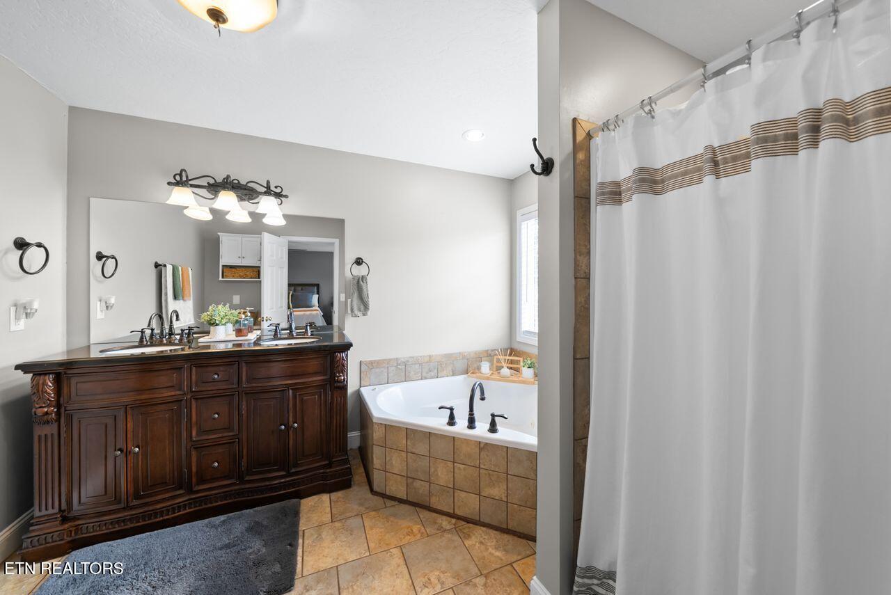842 Henry Lane Greenback TN 37742