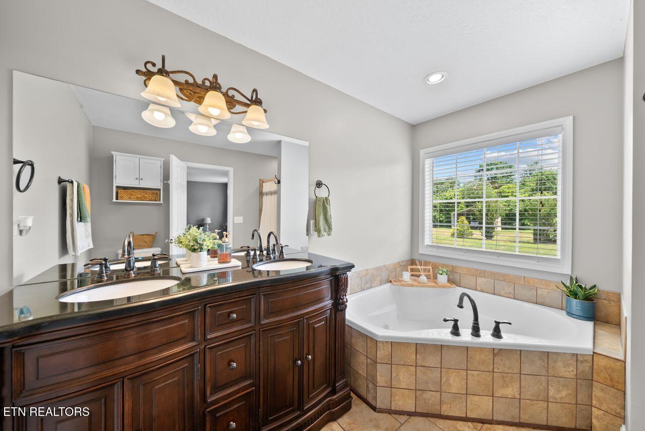 842 Henry Lane Greenback TN 37742