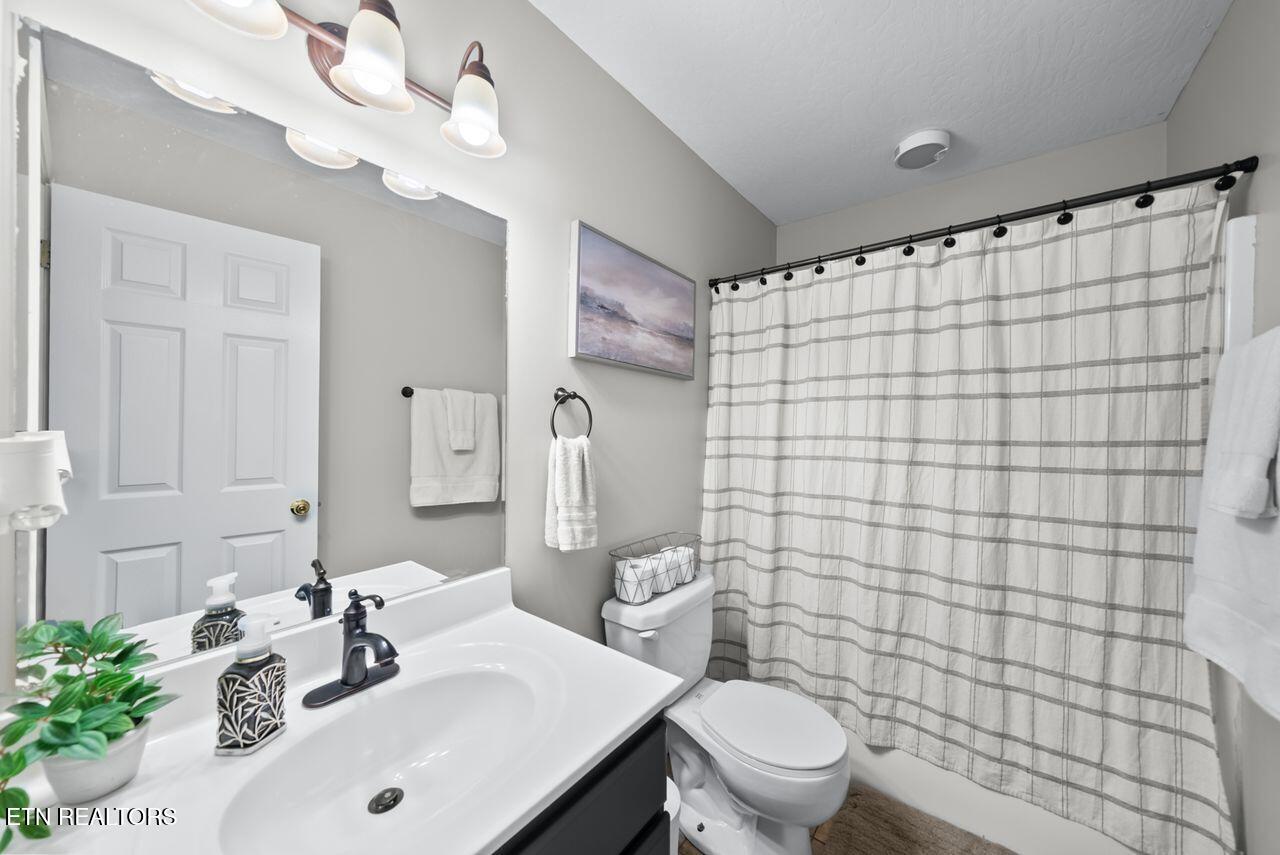 842 Henry Lane Greenback TN 37742