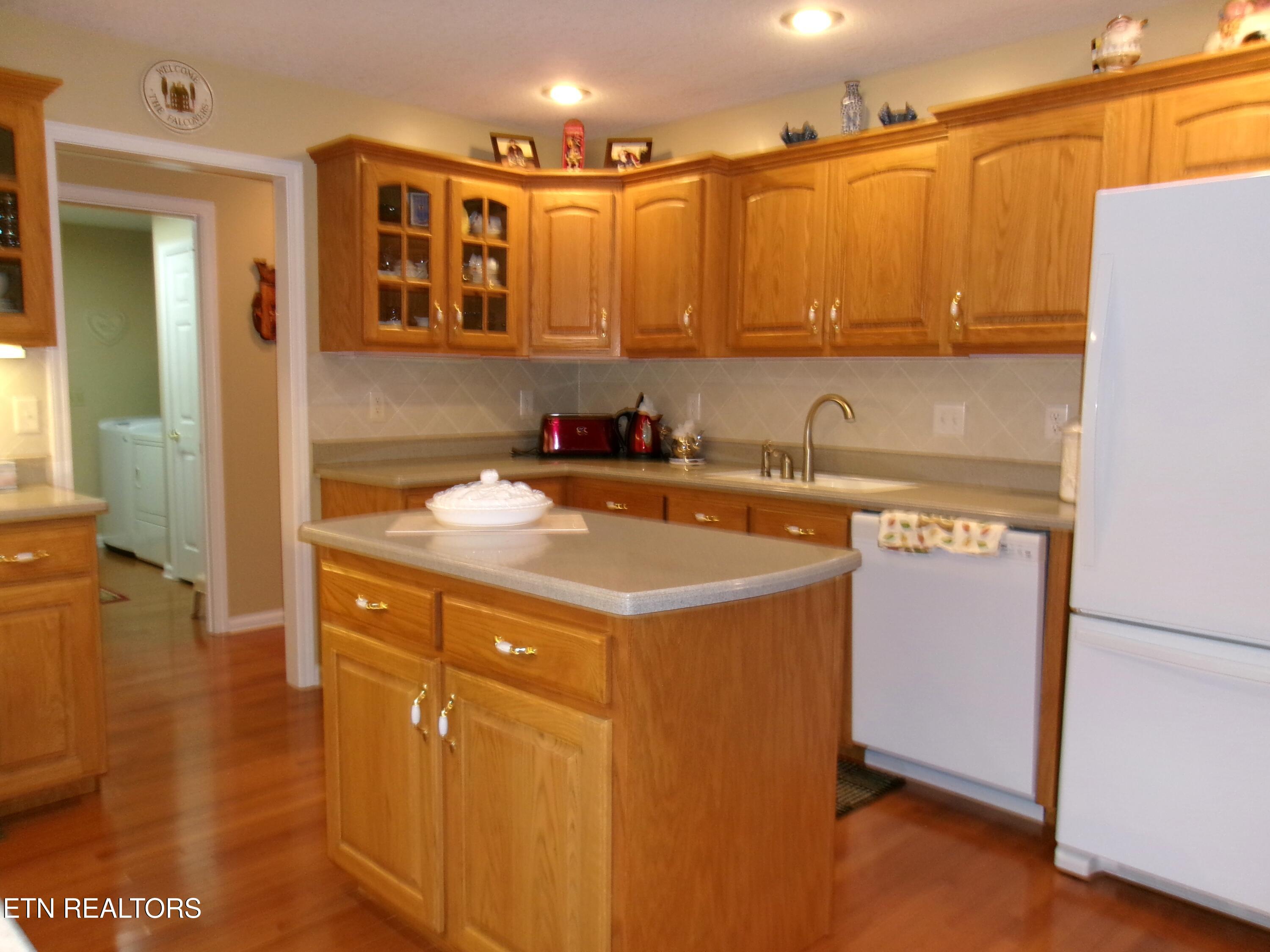 14 Brooks Lane Crossville TN 38558