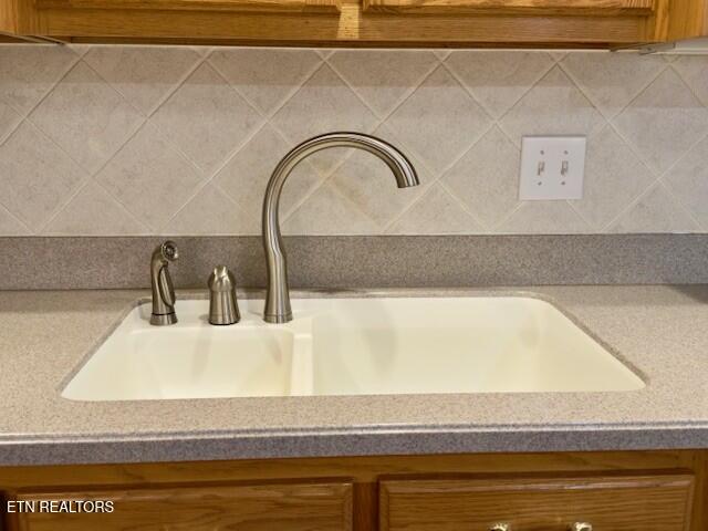 14 Brooks Lane Crossville TN 38558