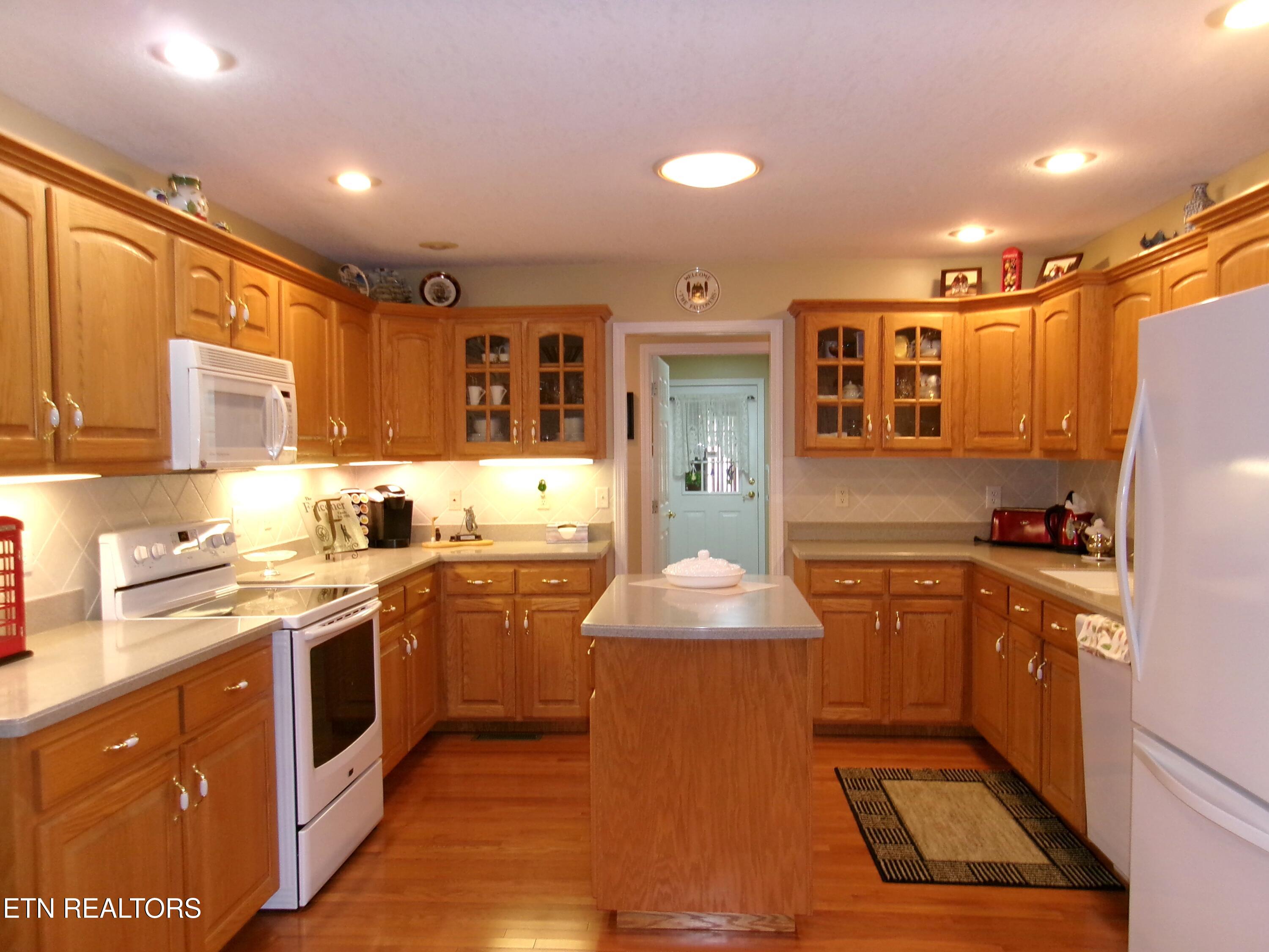 14 Brooks Lane Crossville TN 38558