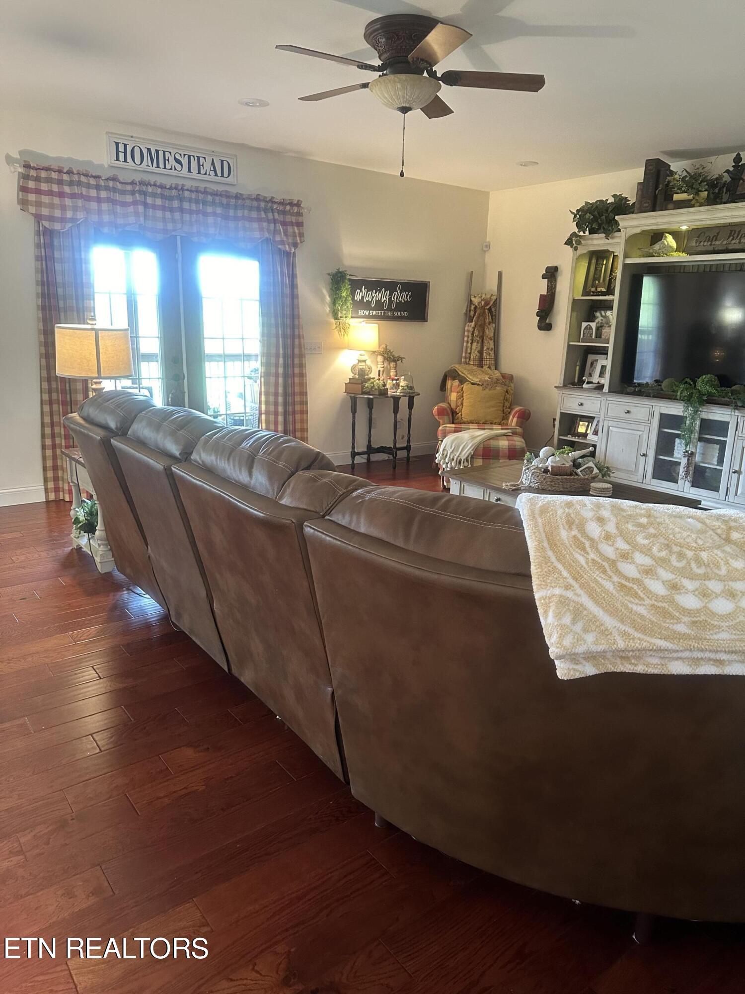 104 Dove Lane Speedwell TN 37870