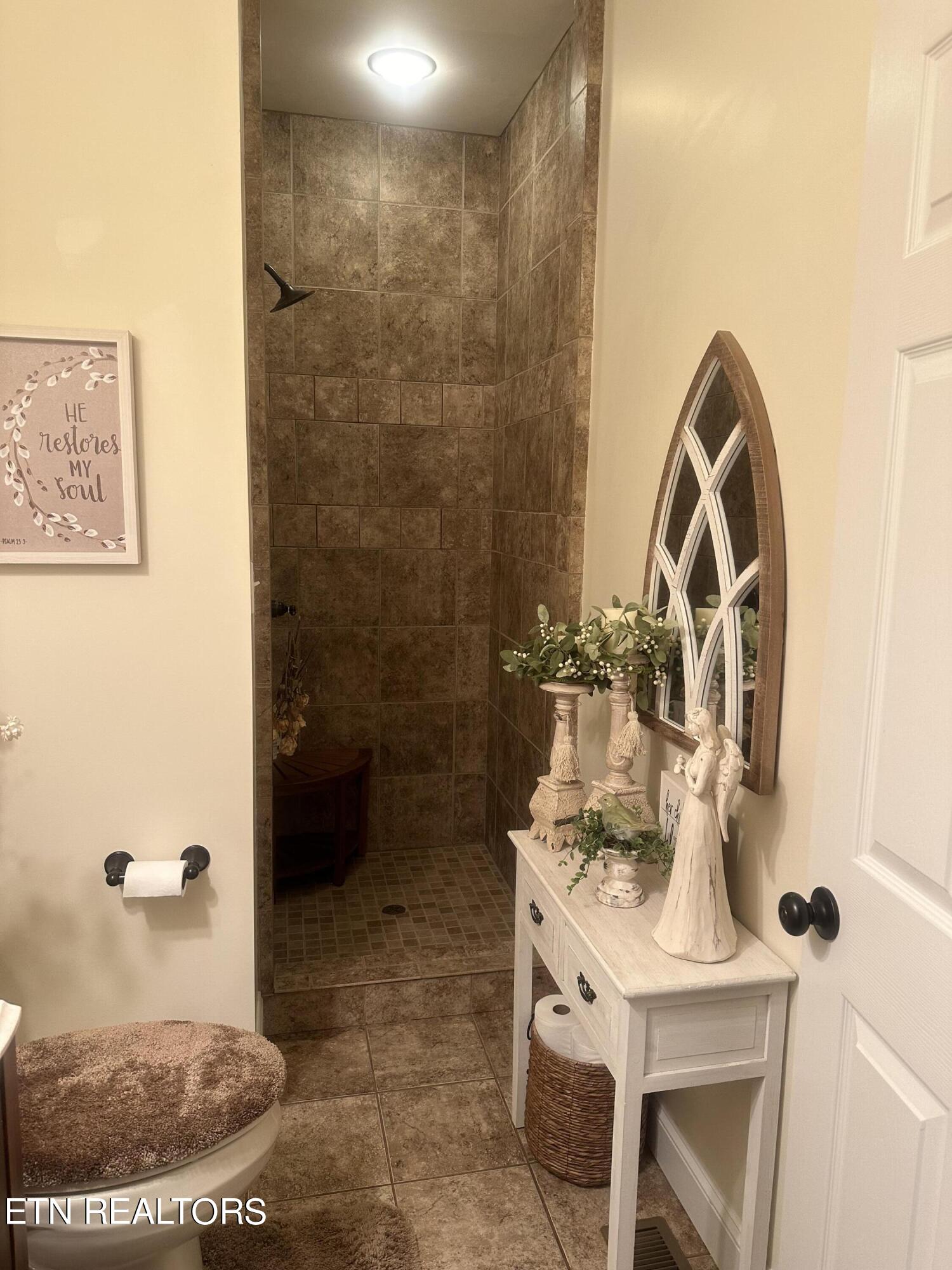 104 Dove Lane Speedwell TN 37870