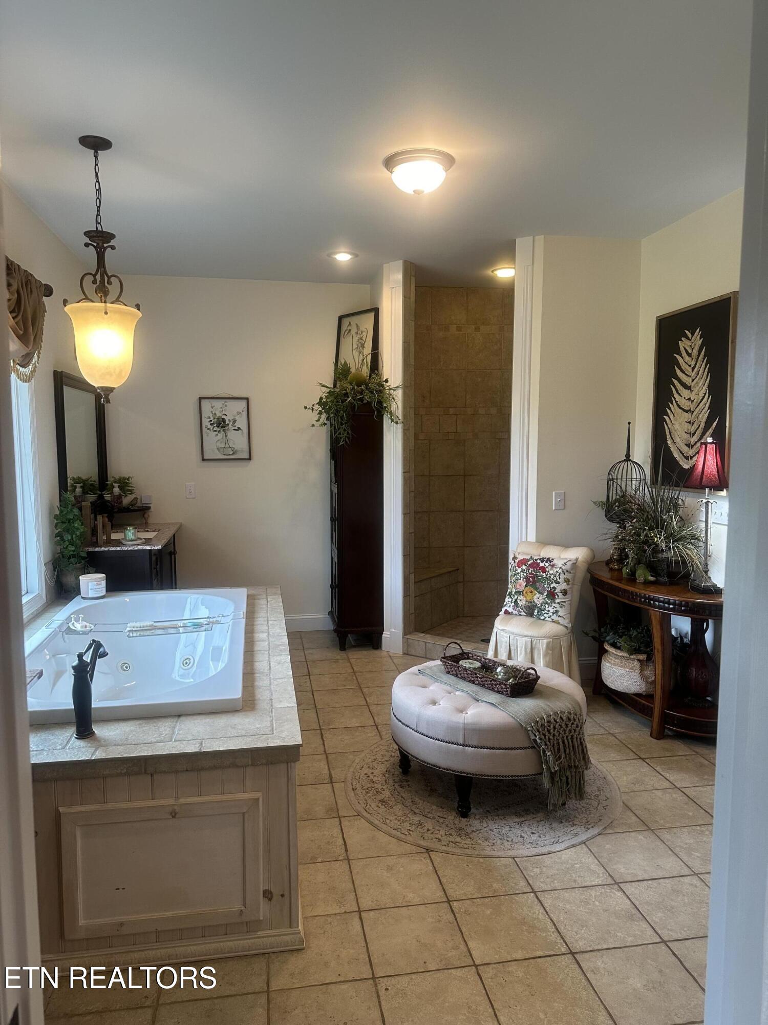 104 Dove Lane Speedwell TN 37870