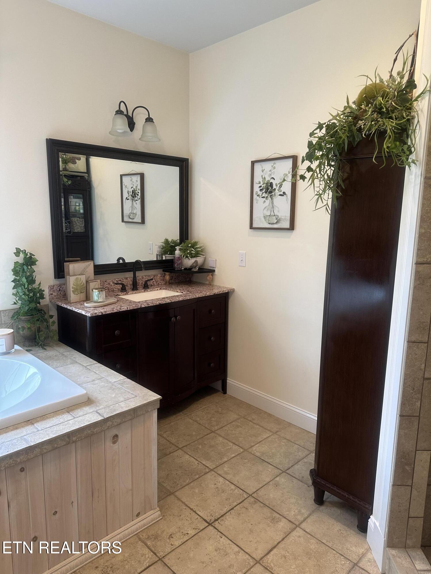 104 Dove Lane Speedwell TN 37870