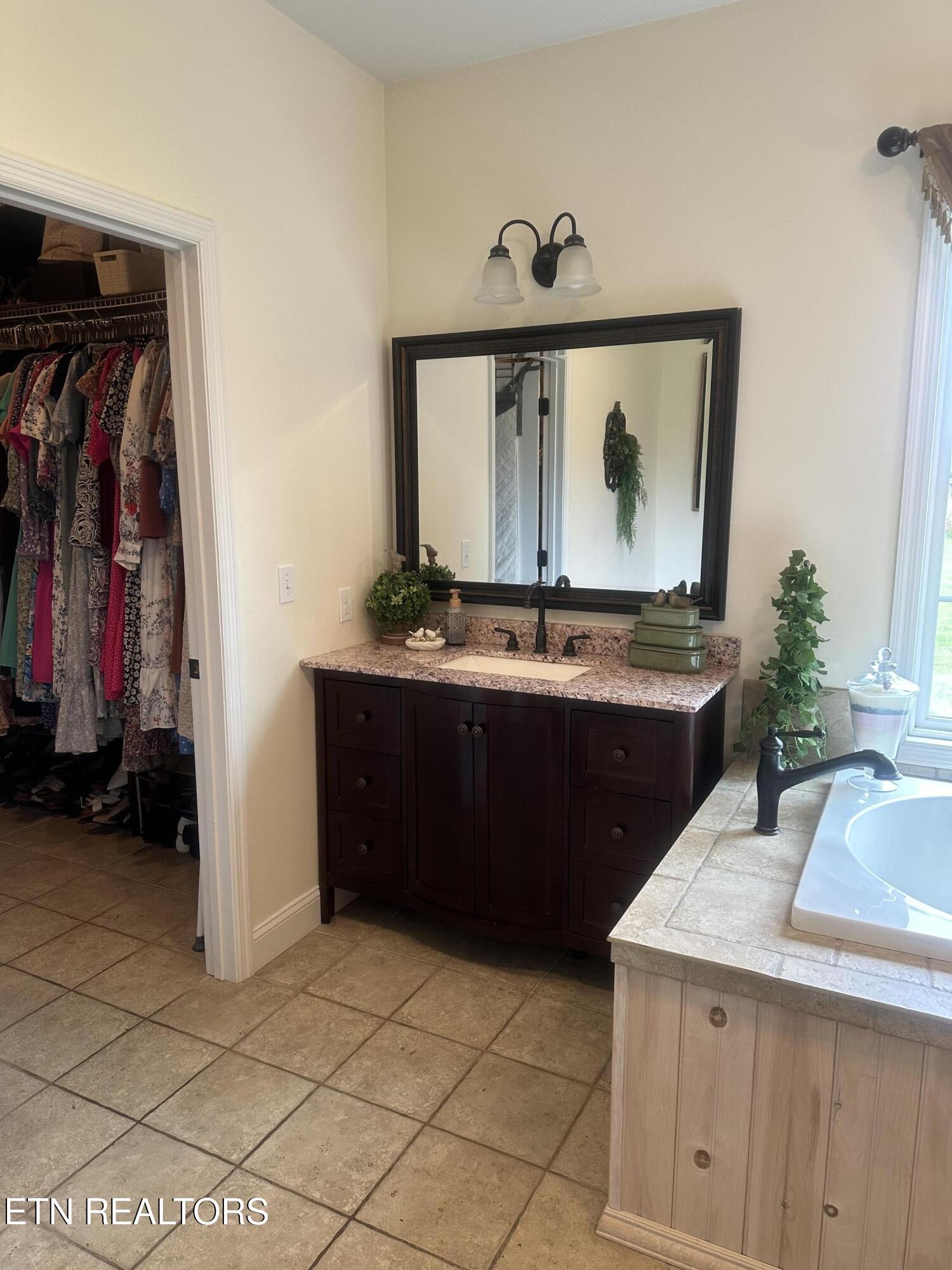 104 Dove Lane Speedwell TN 37870