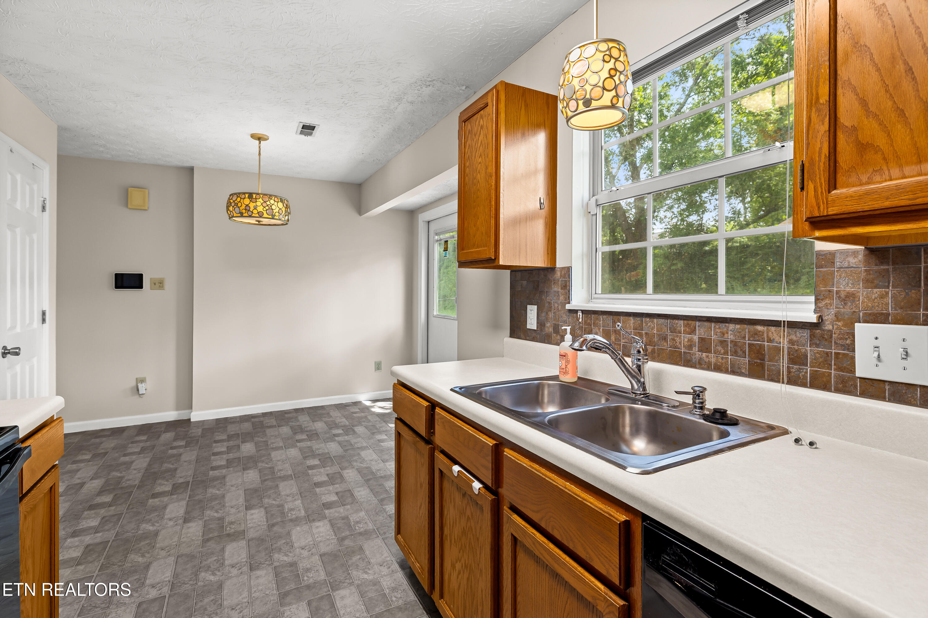 2403 Crestpark Road Knoxville TN 37912