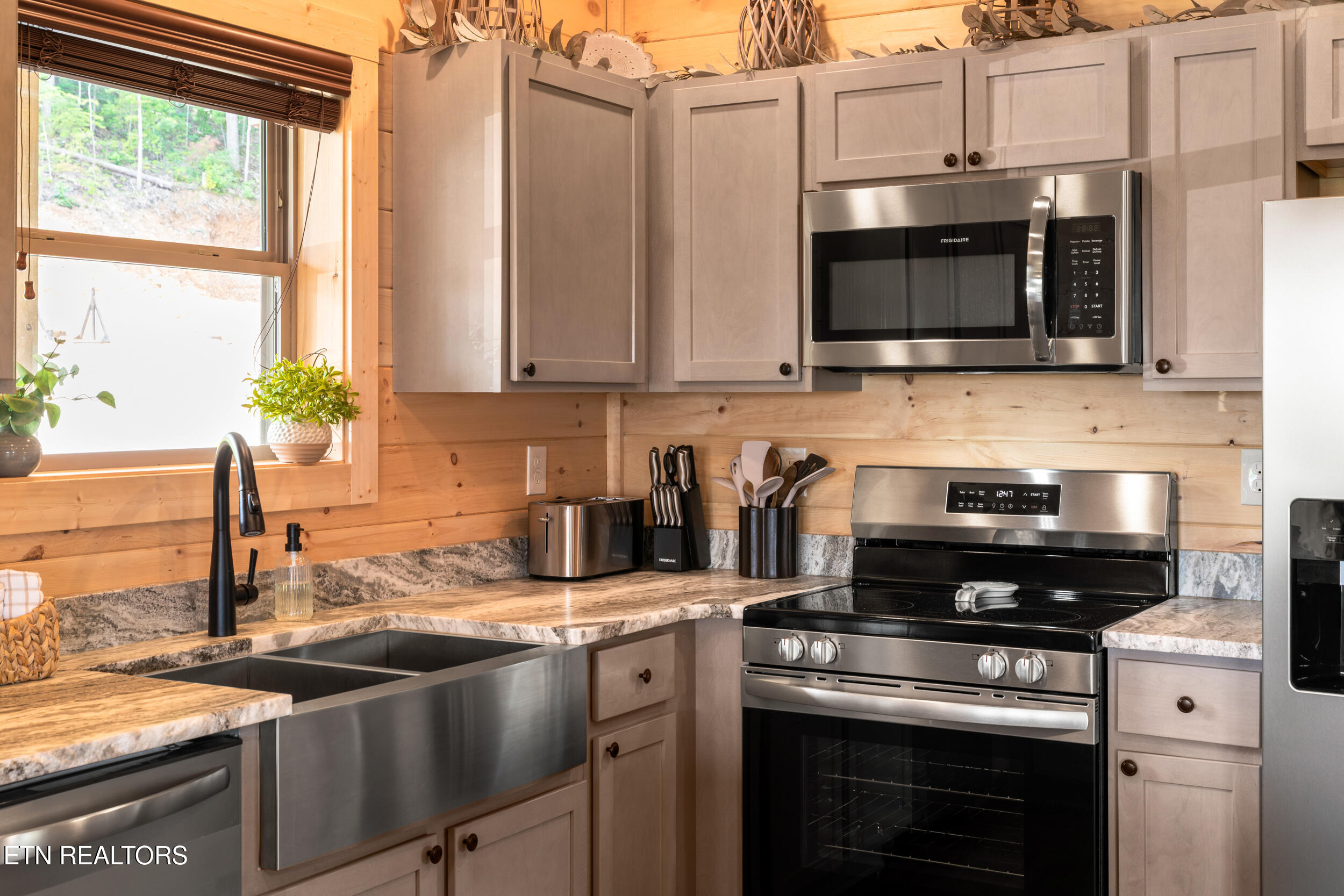 812 Peak Loop Way Pigeon Forge TN 37862