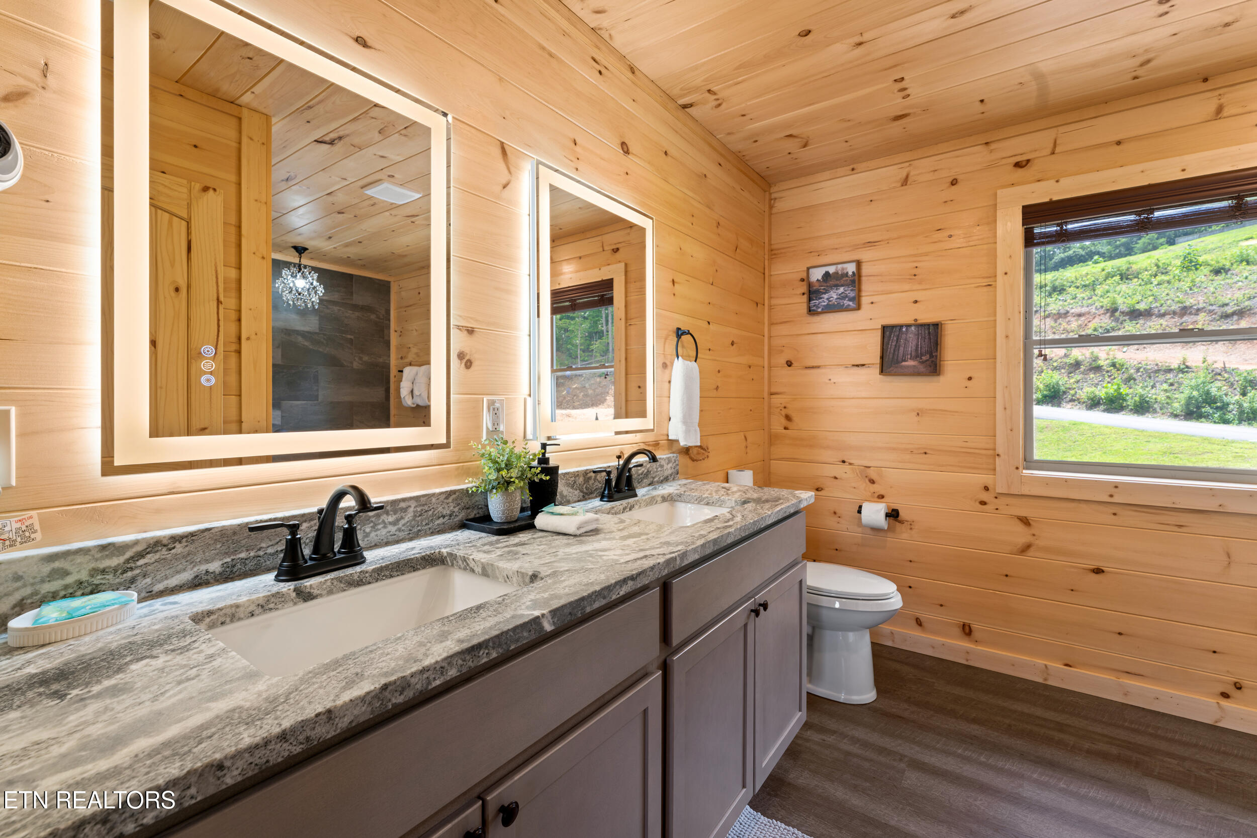 812 Peak Loop Way Pigeon Forge TN 37862