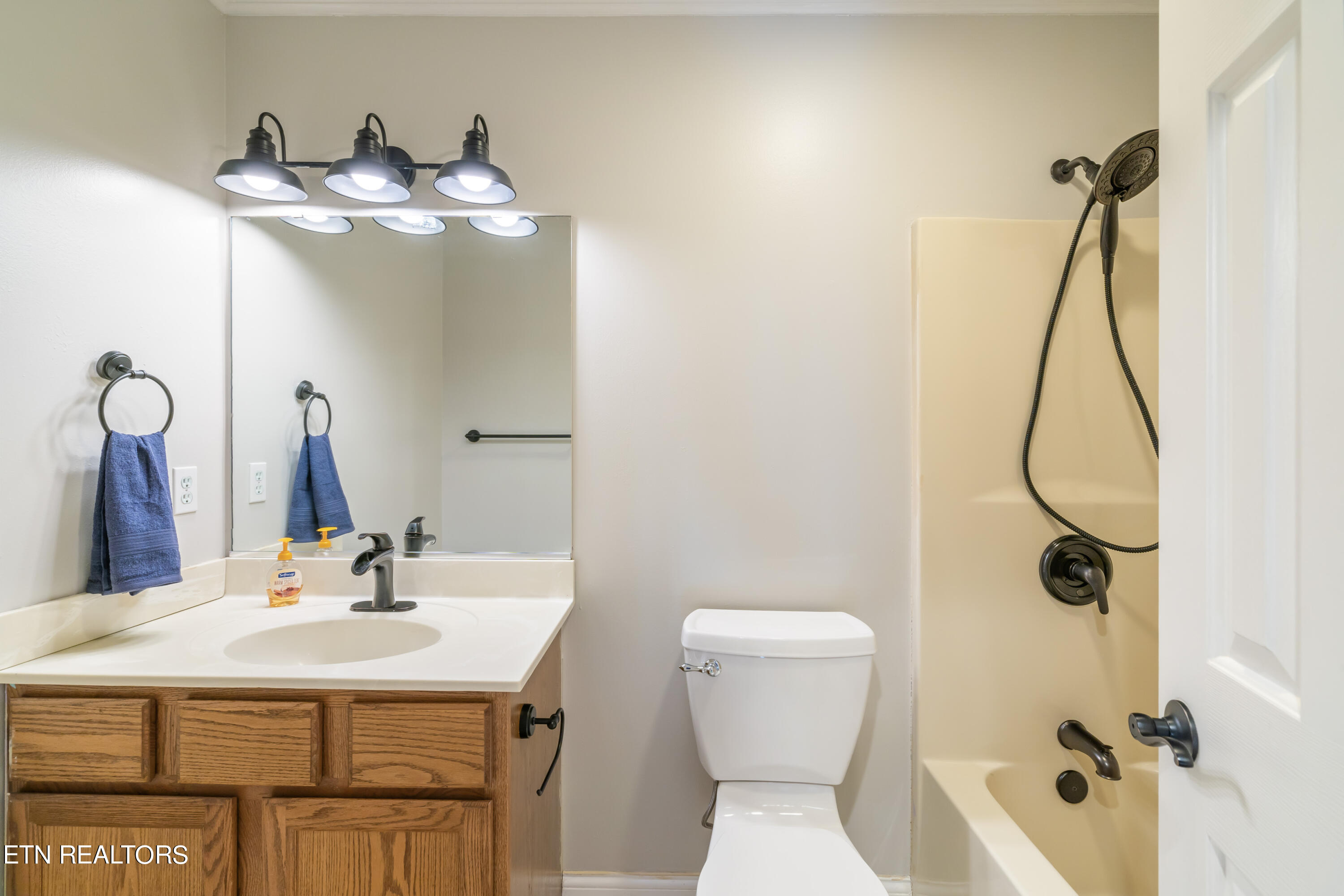16 Radcliff Terrace Oak Ridge TN 37830