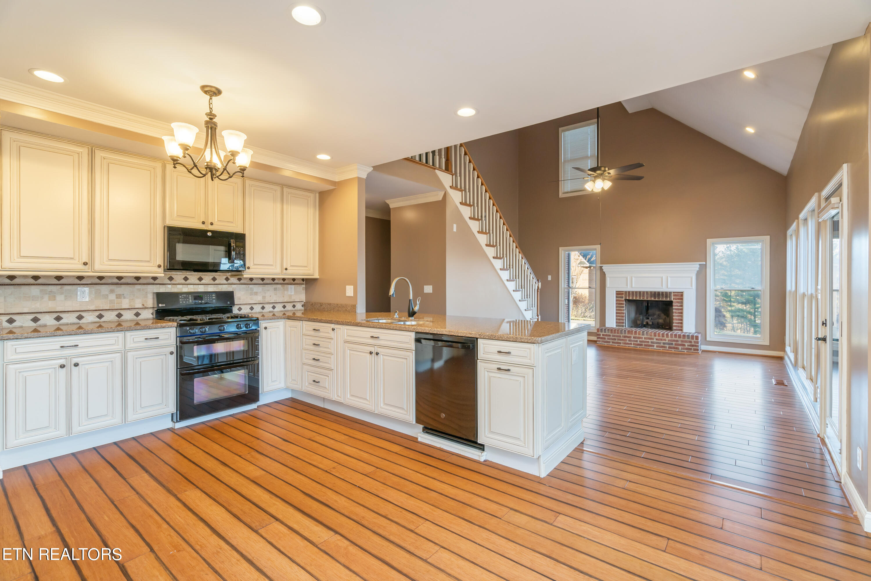 16 Radcliff Terrace Oak Ridge TN 37830