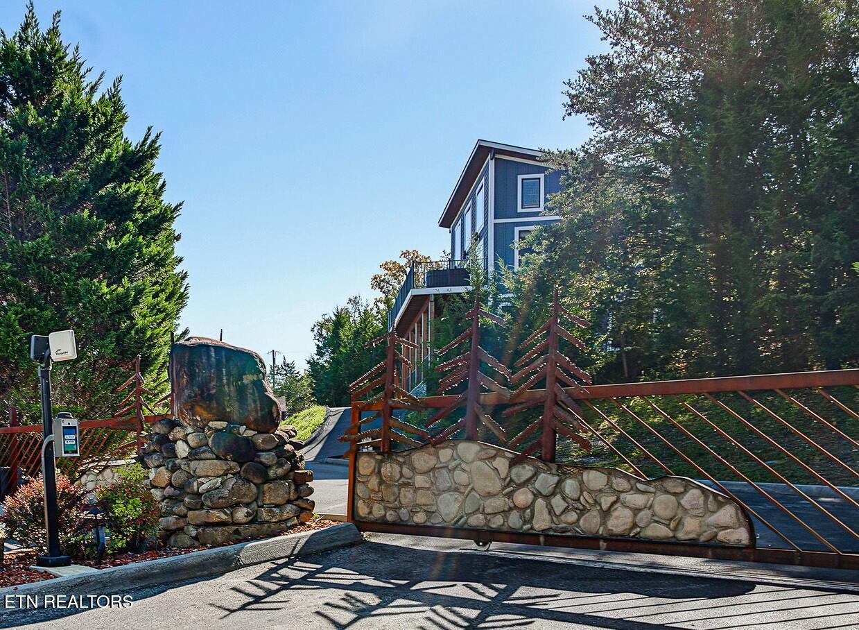 810 Blue Herring Way Sevierville TN 37876