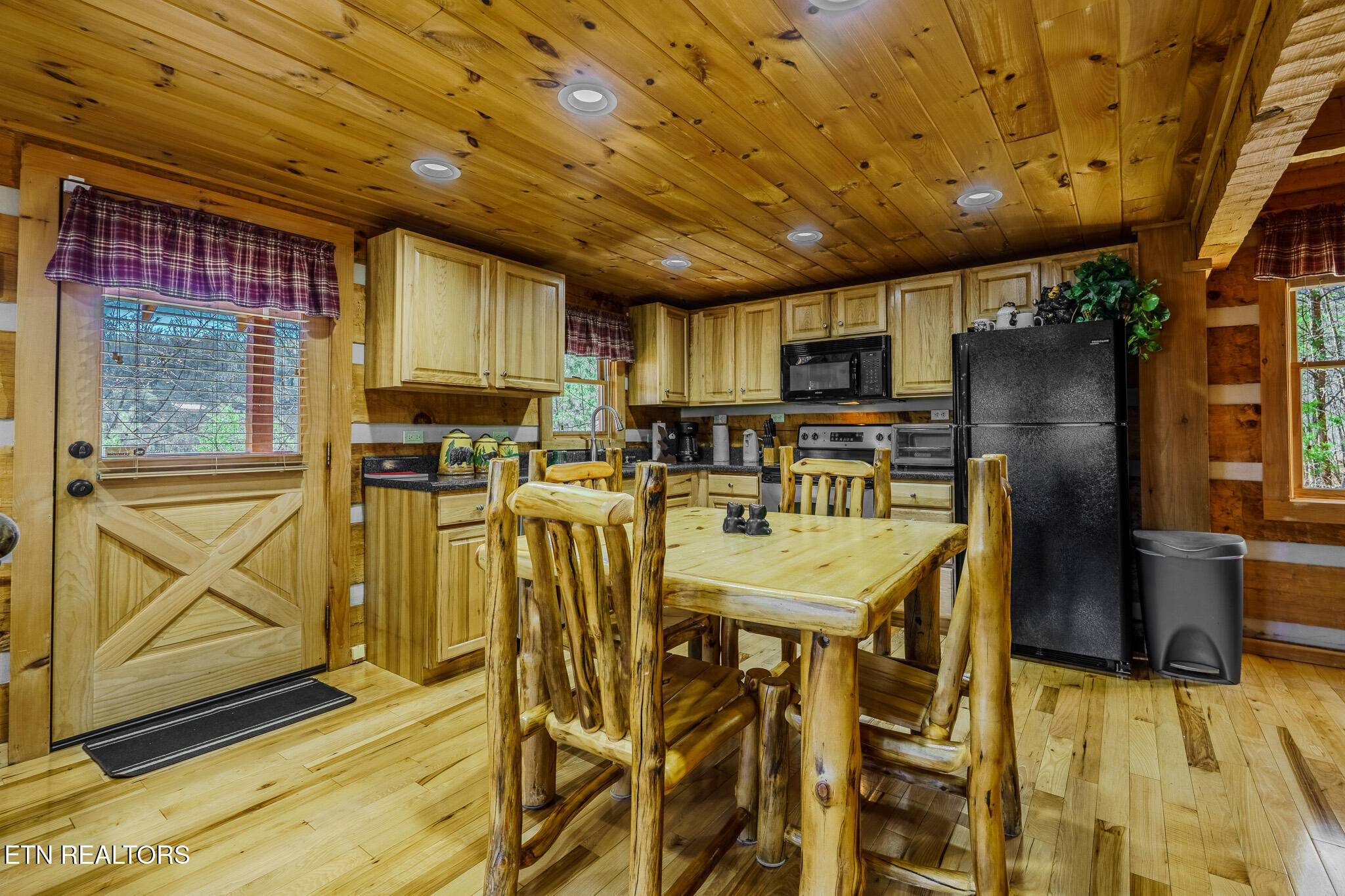 1554 Bear Valley Road Sevierville TN 37876