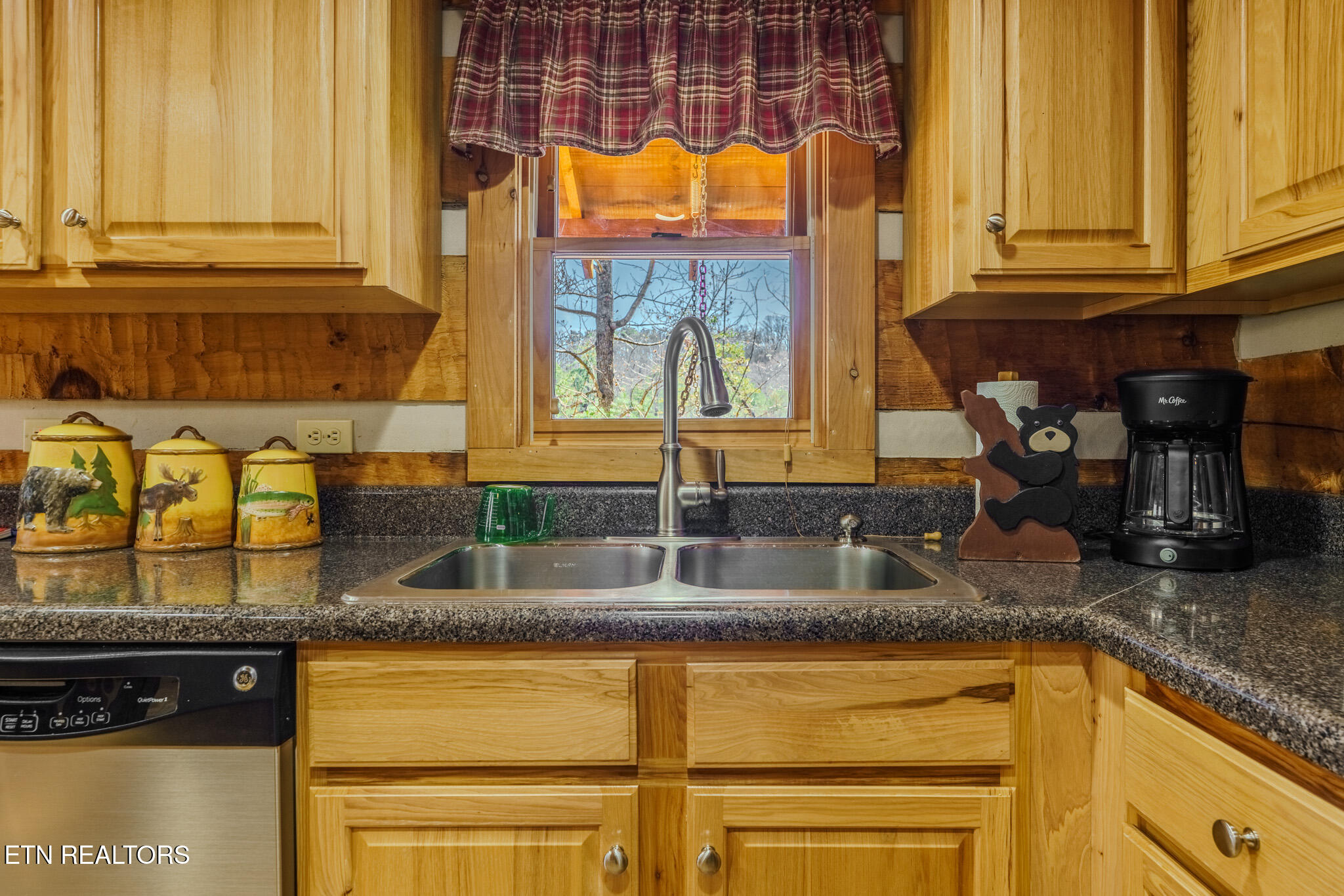 1554 Bear Valley Road Sevierville TN 37876
