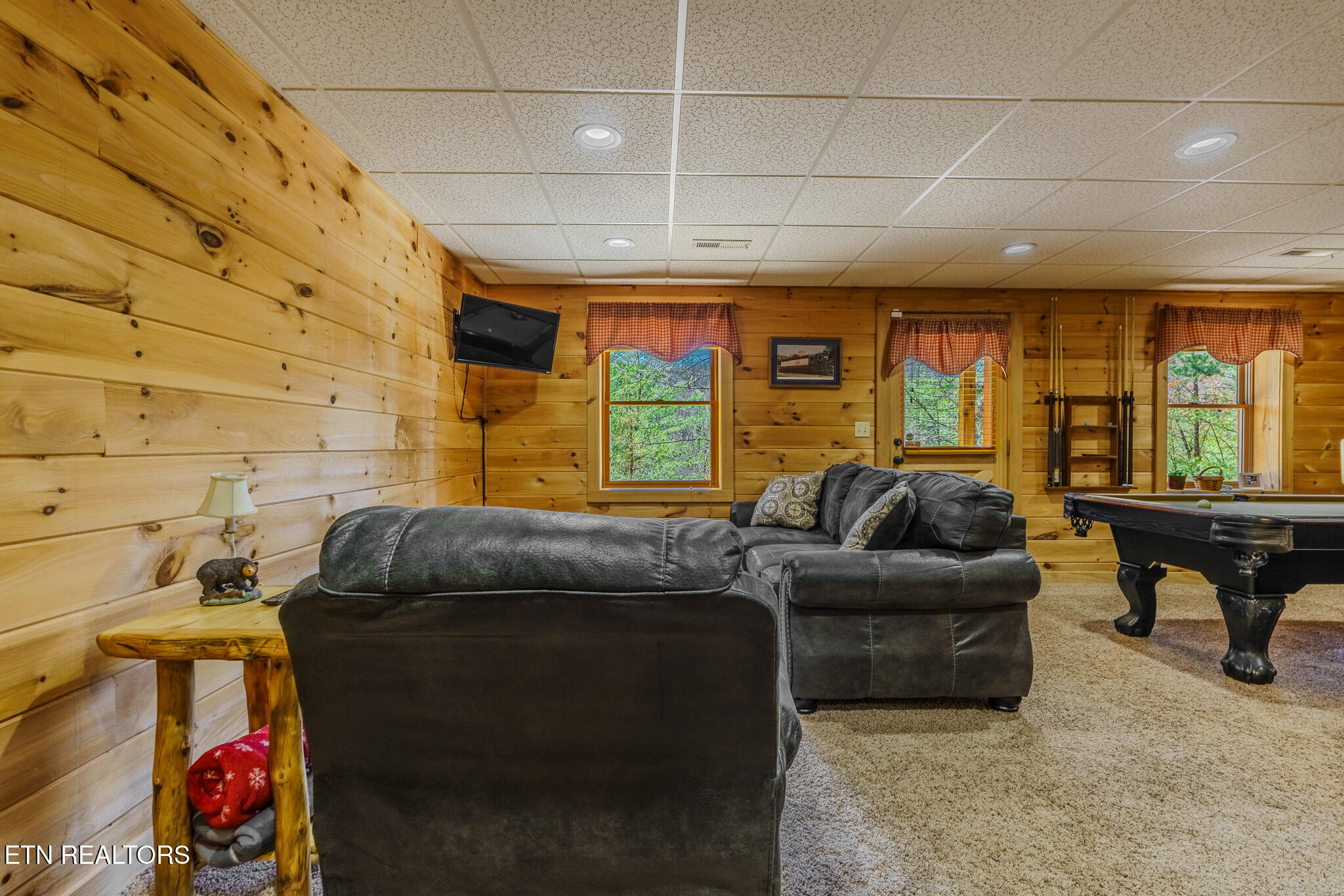 1554 Bear Valley Road Sevierville TN 37876
