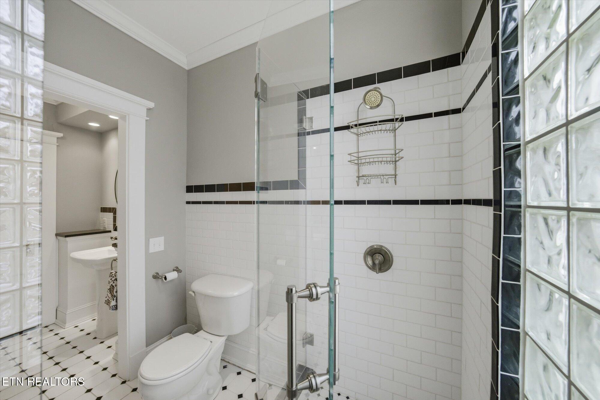 201 W Washington Avenue Clinton TN 37716
