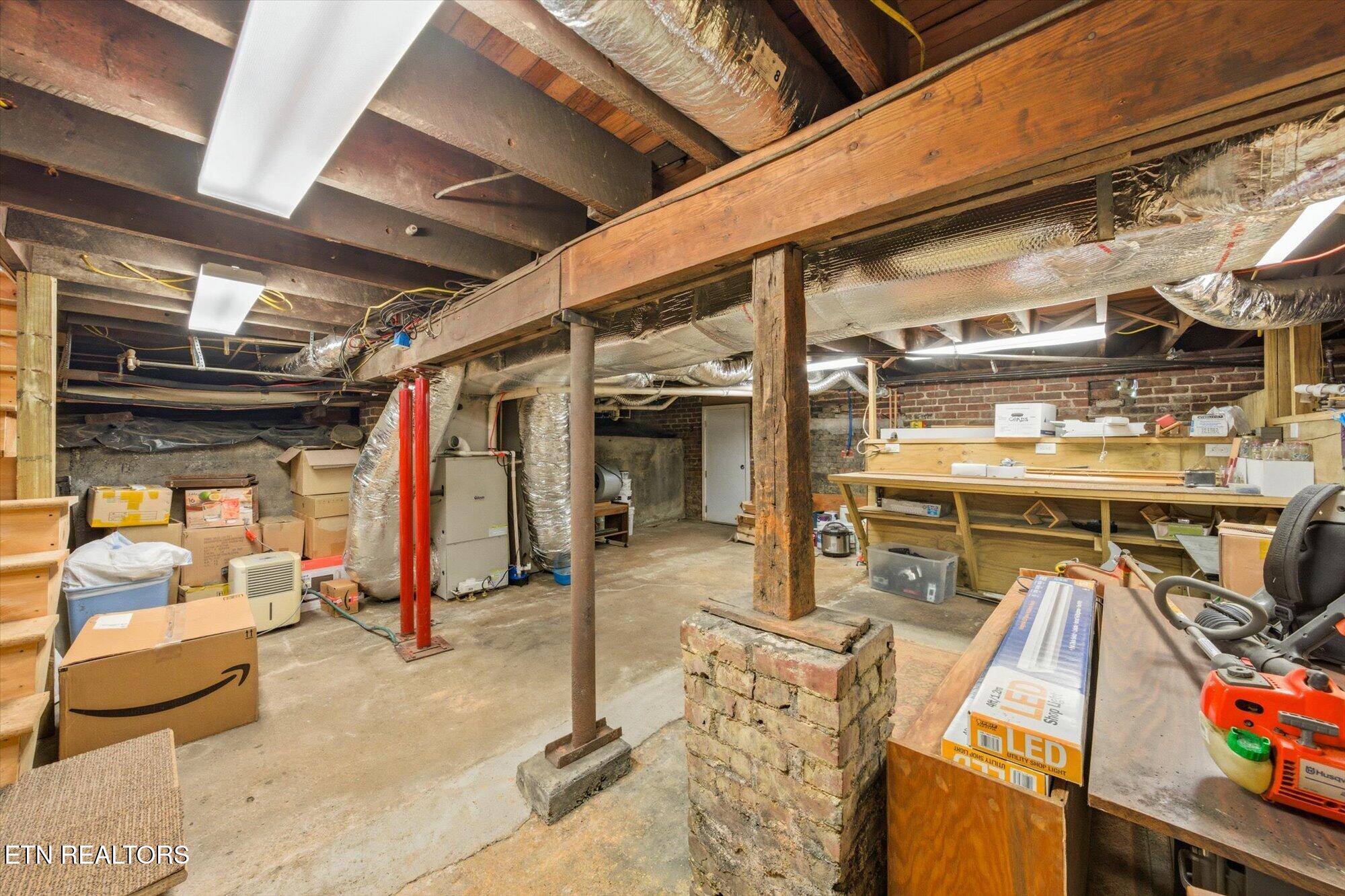 201 W Washington Avenue Clinton TN 37716
