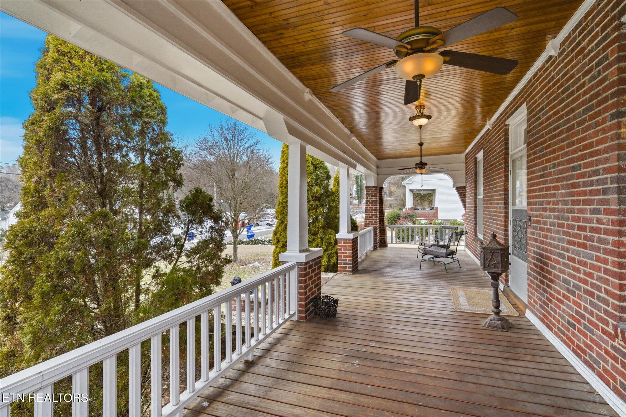 201 W Washington Avenue Clinton TN 37716