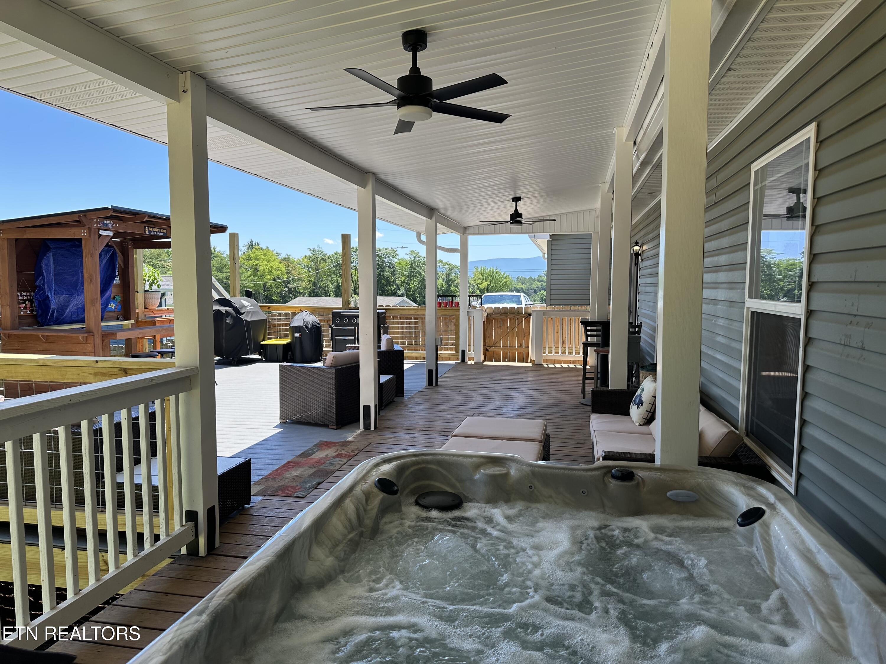 359 Garden Lane Dandridge TN 37725