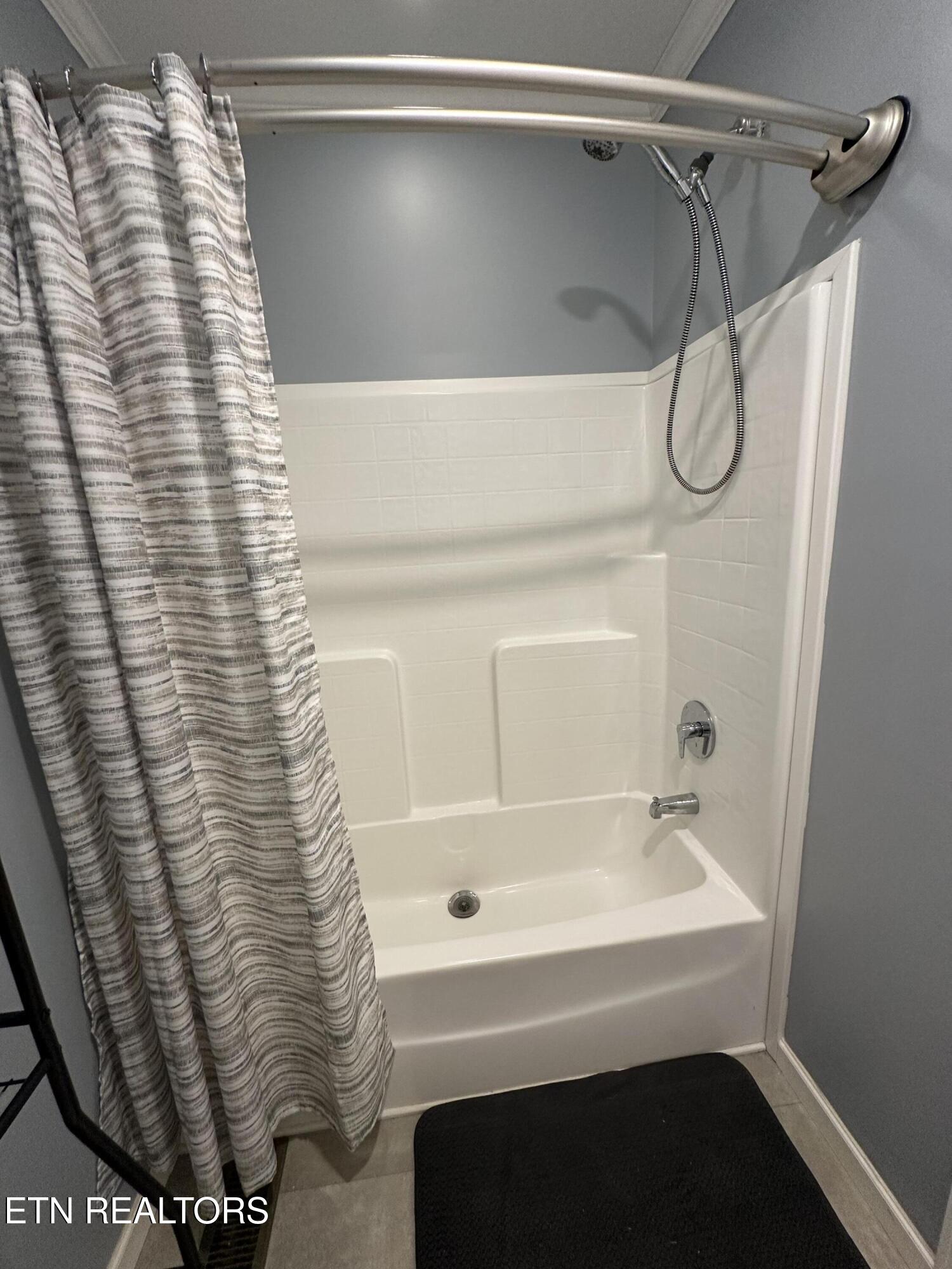359 Garden Lane Dandridge TN 37725