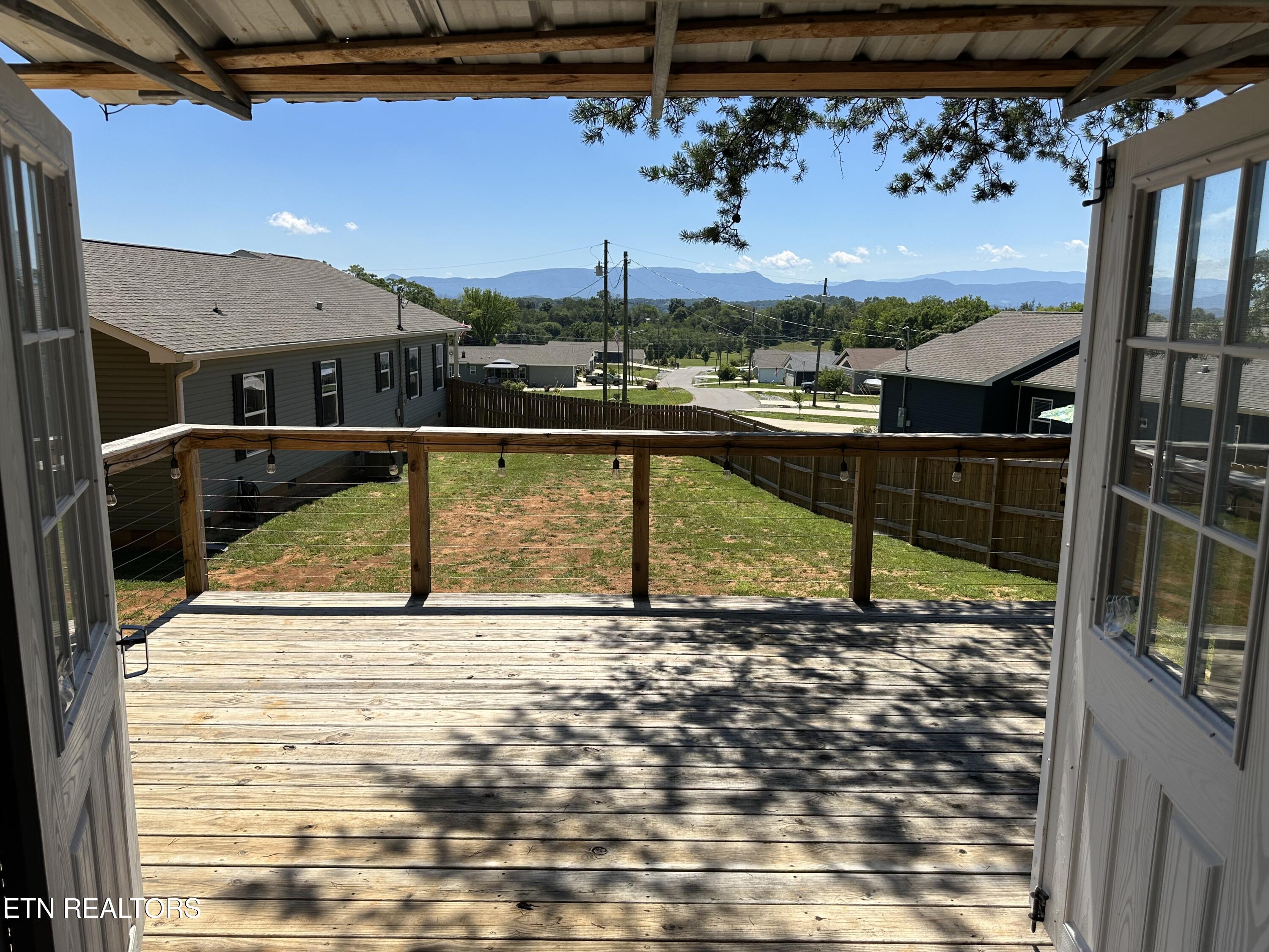359 Garden Lane Dandridge TN 37725