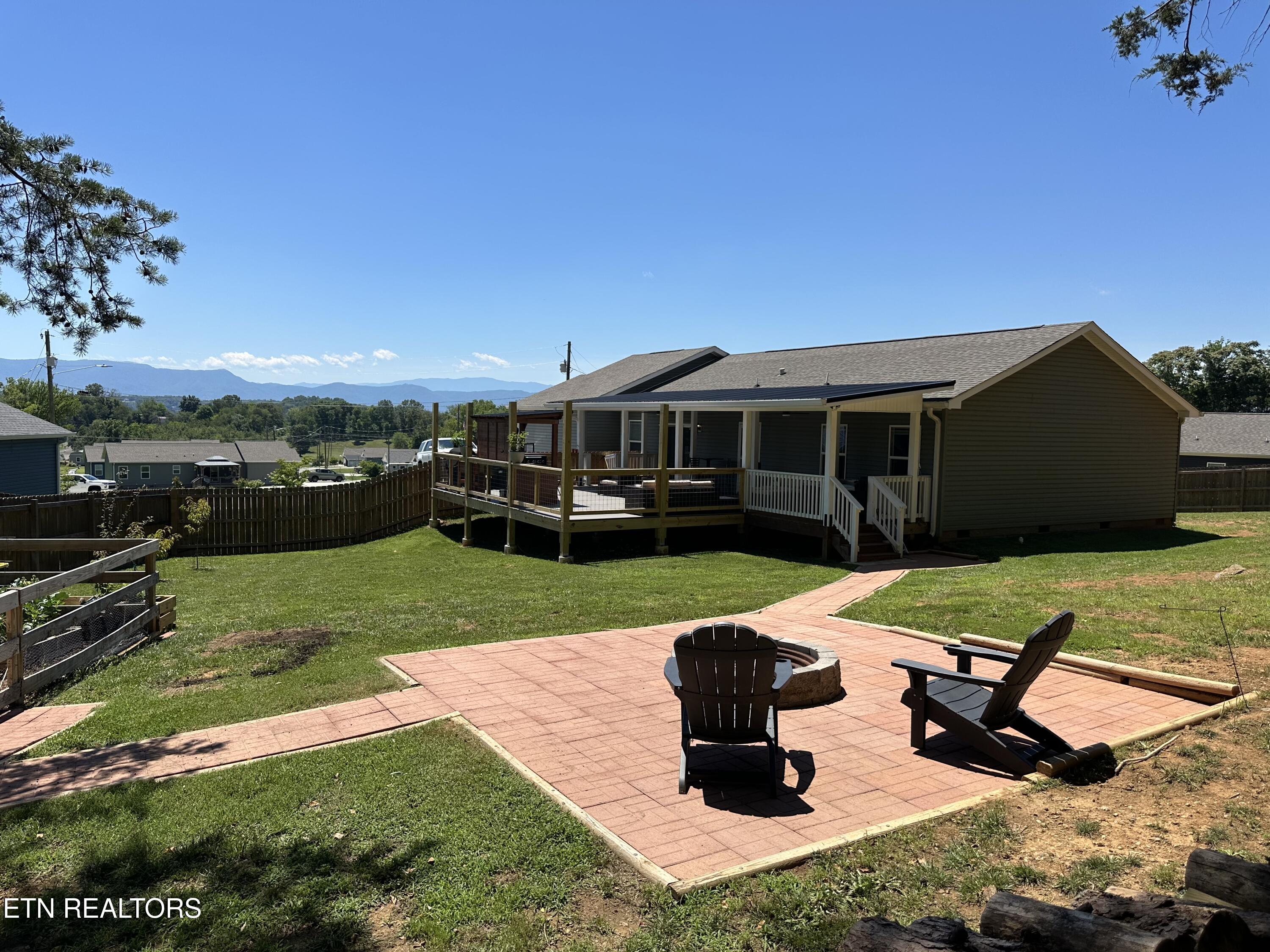 359 Garden Lane Dandridge TN 37725