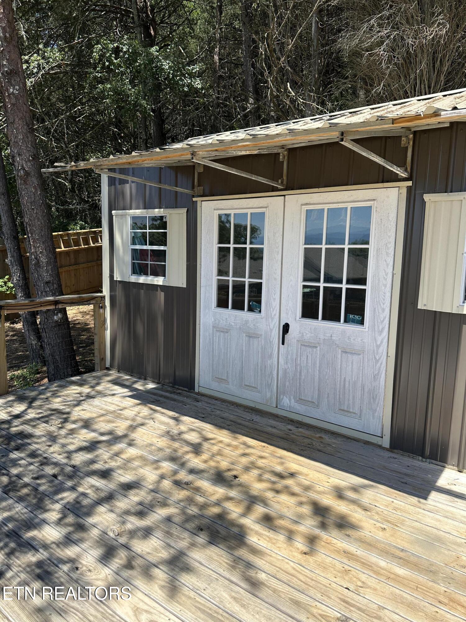 359 Garden Lane Dandridge TN 37725