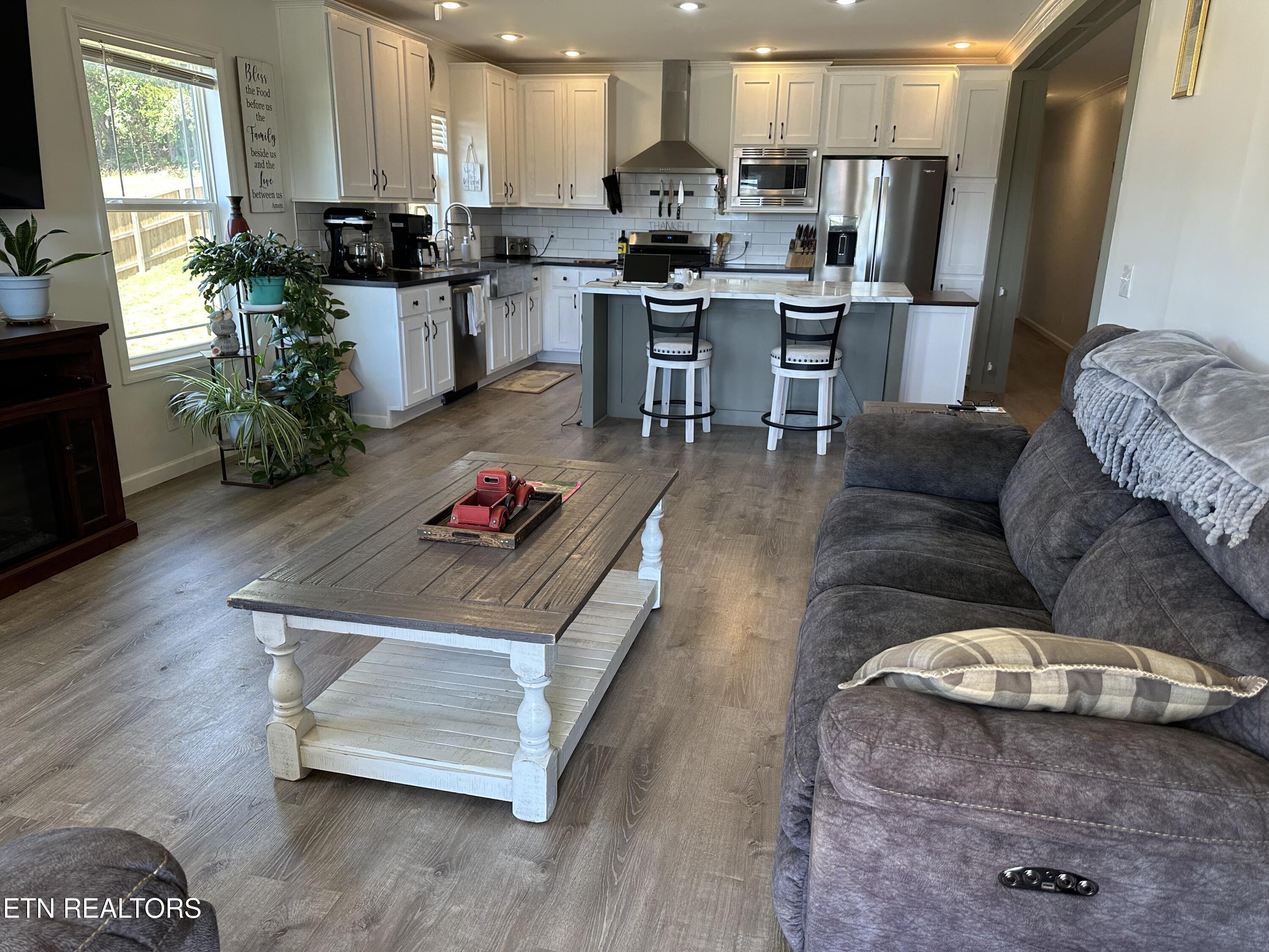 359 Garden Lane Dandridge TN 37725