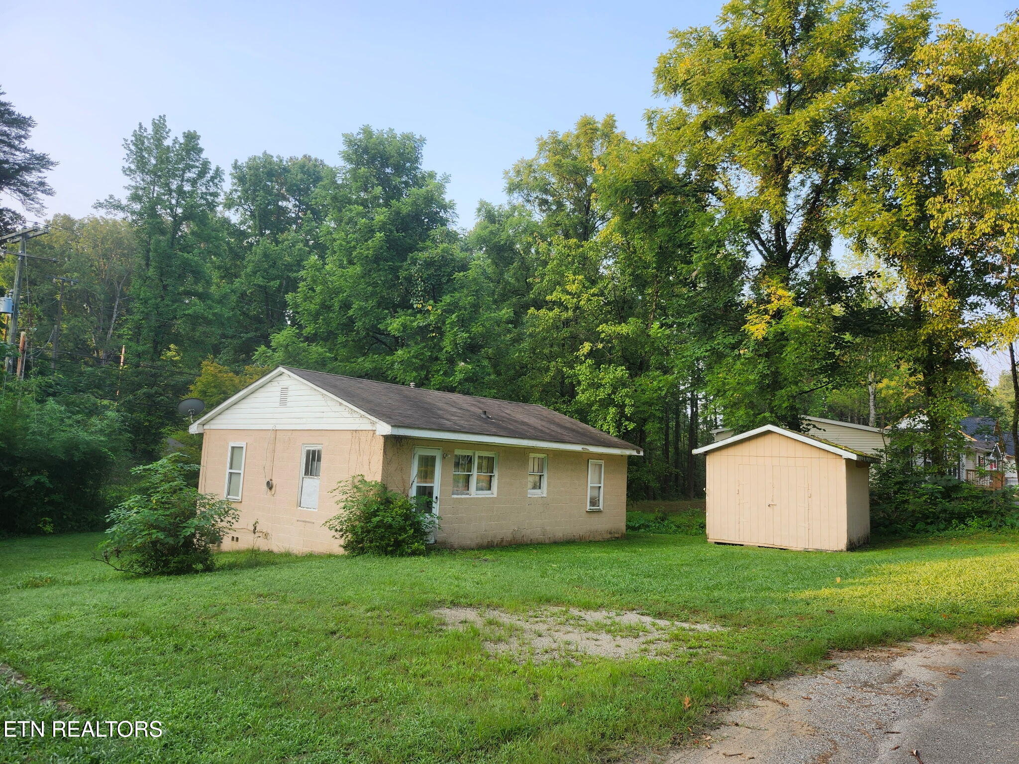 679 Hen Valley Road Oliver Springs TN 37840