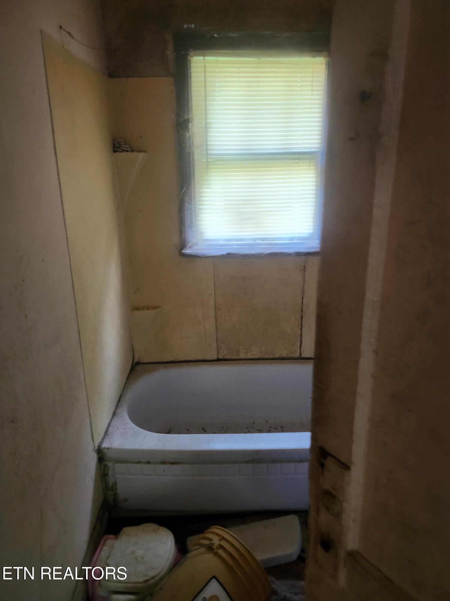 679 Hen Valley Road Oliver Springs TN 37840