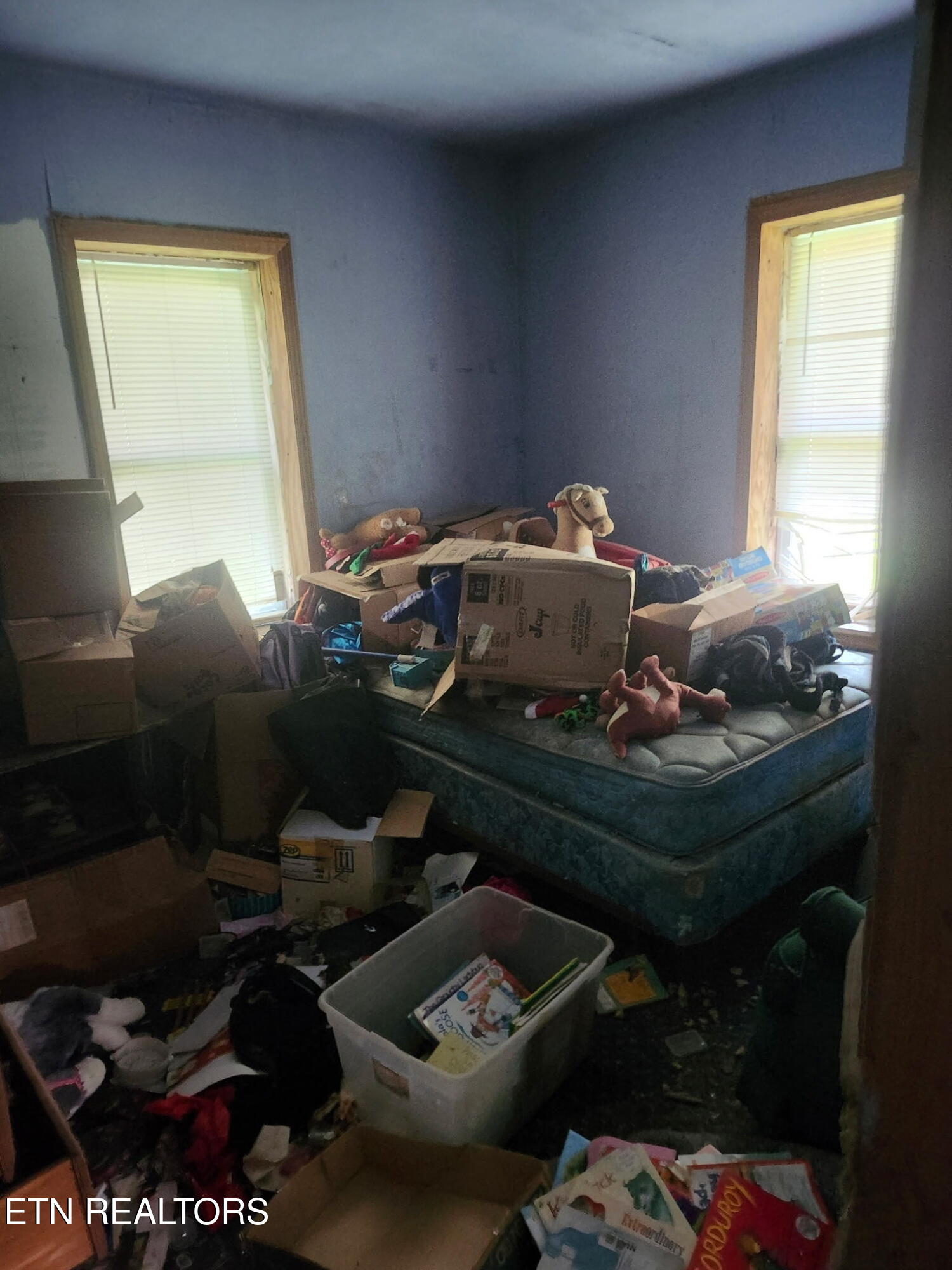 679 Hen Valley Road Oliver Springs TN 37840