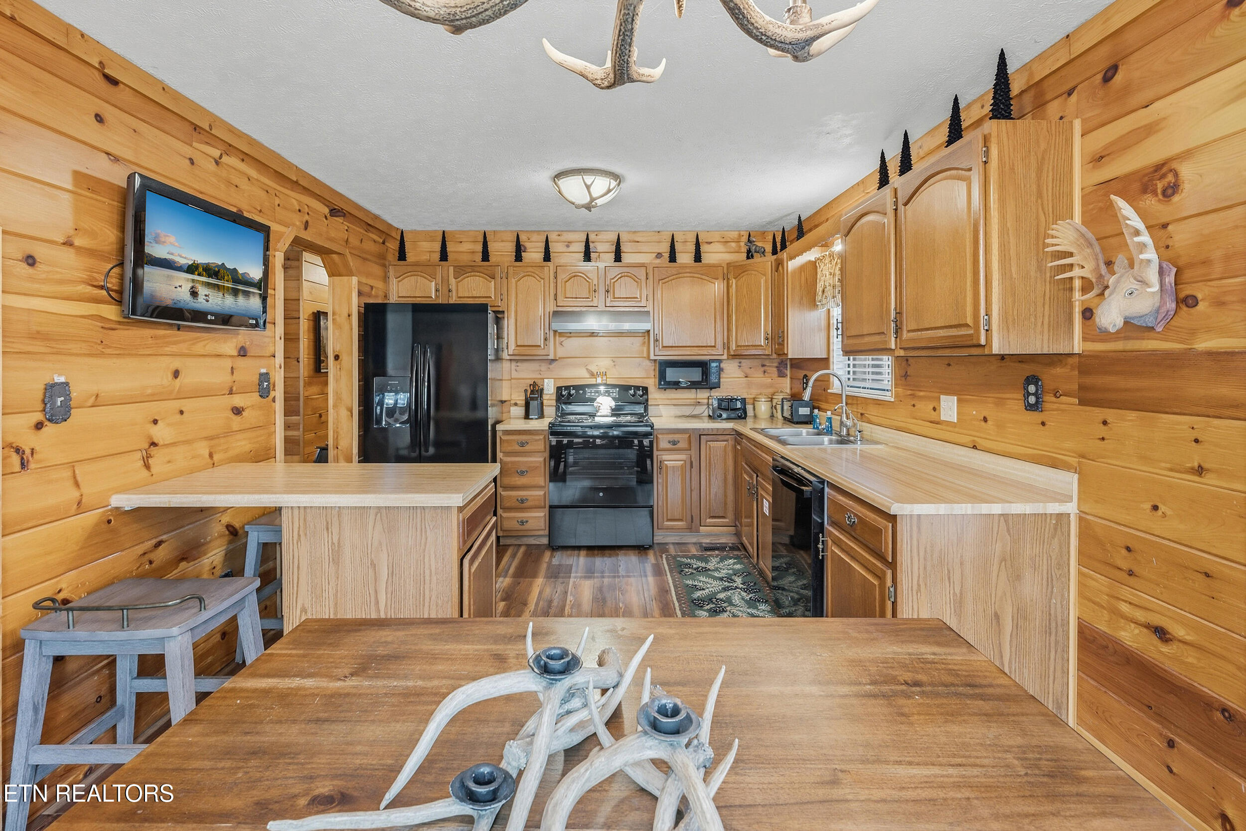 1944 Anderson Way Sevierville TN 37876