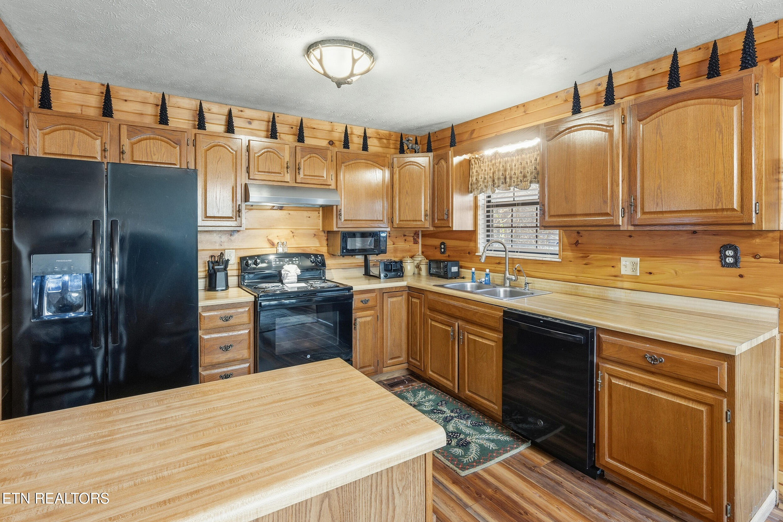 1944 Anderson Way Sevierville TN 37876