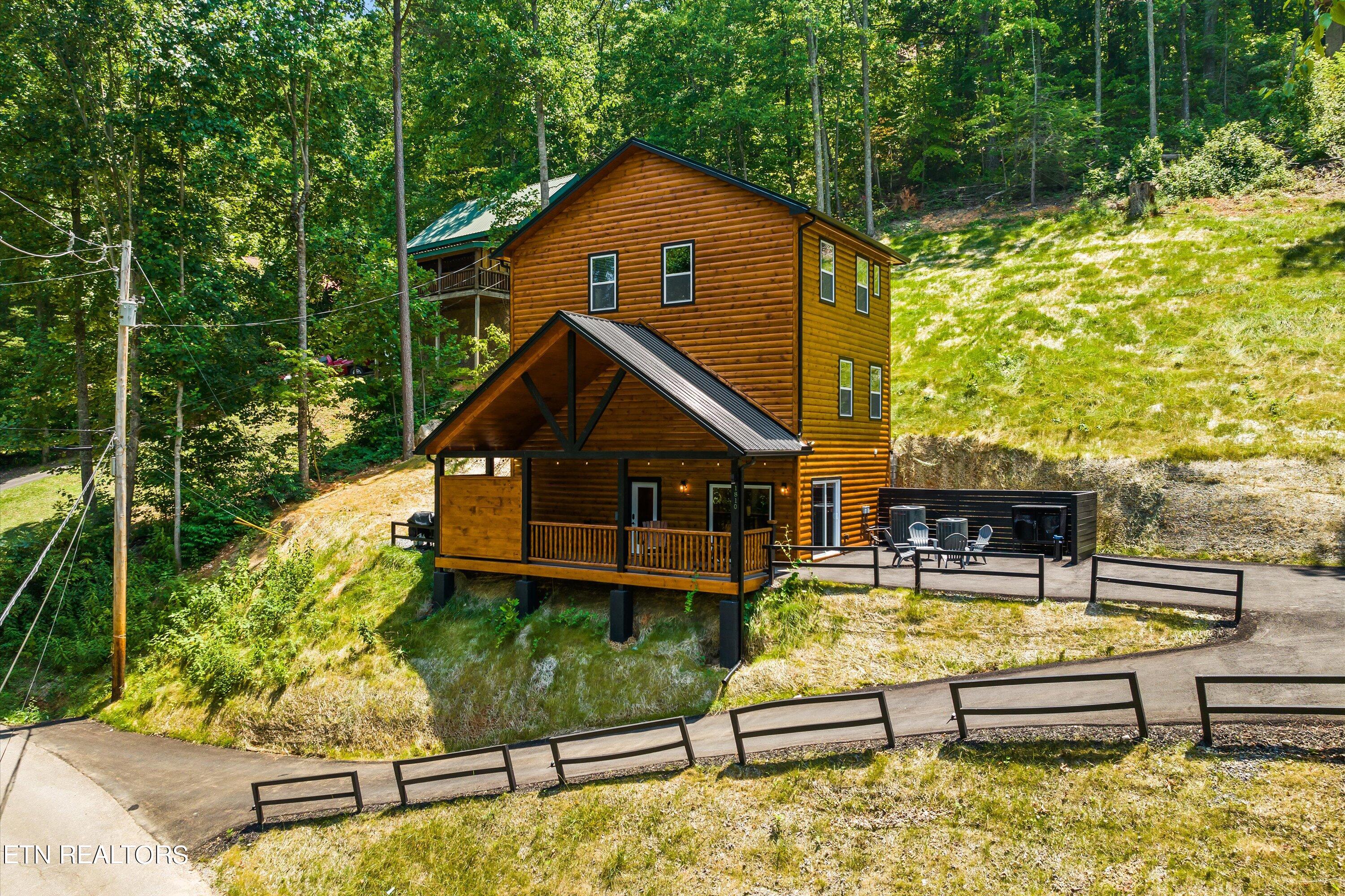 1810 Rhododendron Lane Sevierville TN 37876