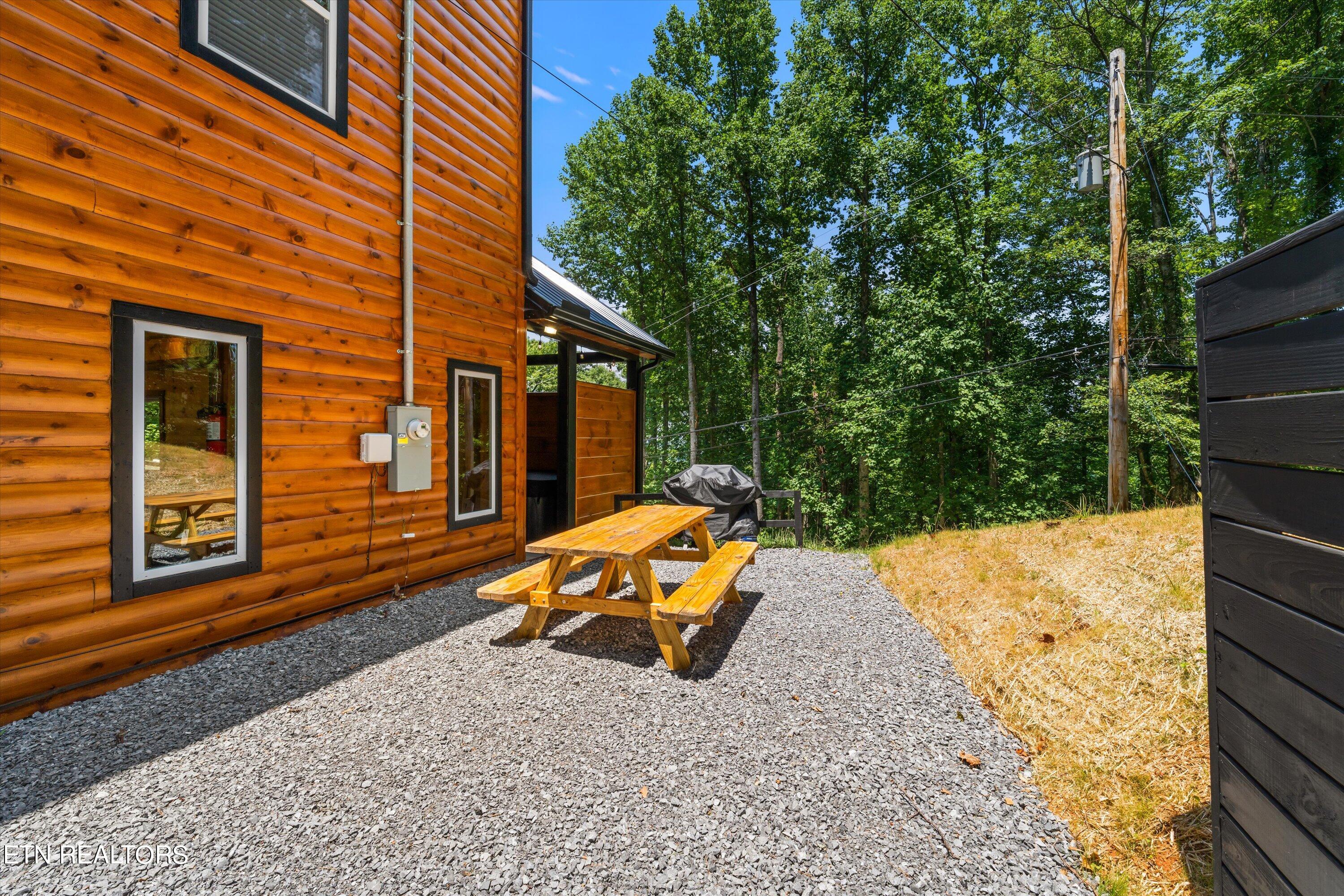 1810 Rhododendron Lane Sevierville TN 37876