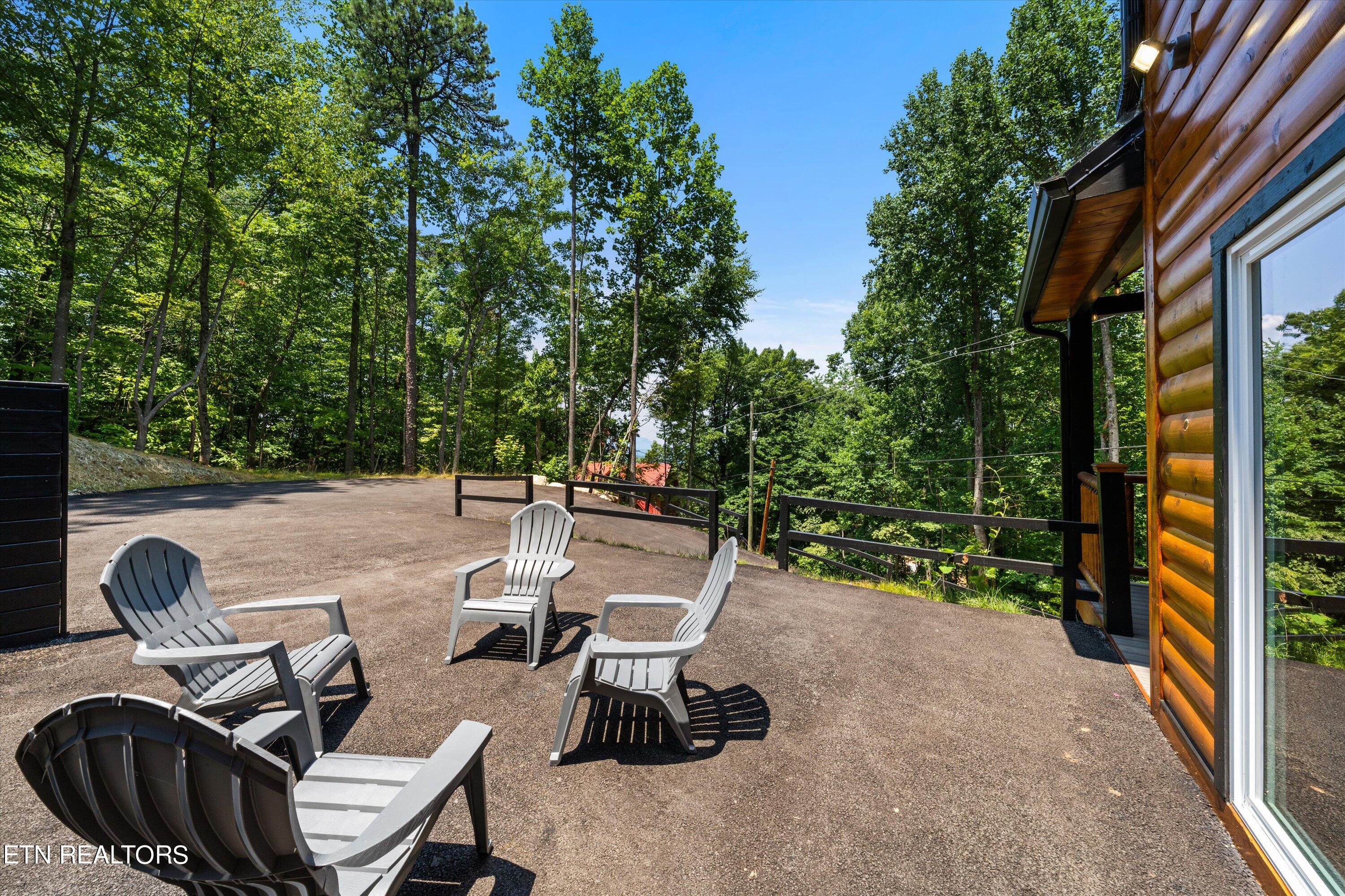 1810 Rhododendron Lane Sevierville TN 37876