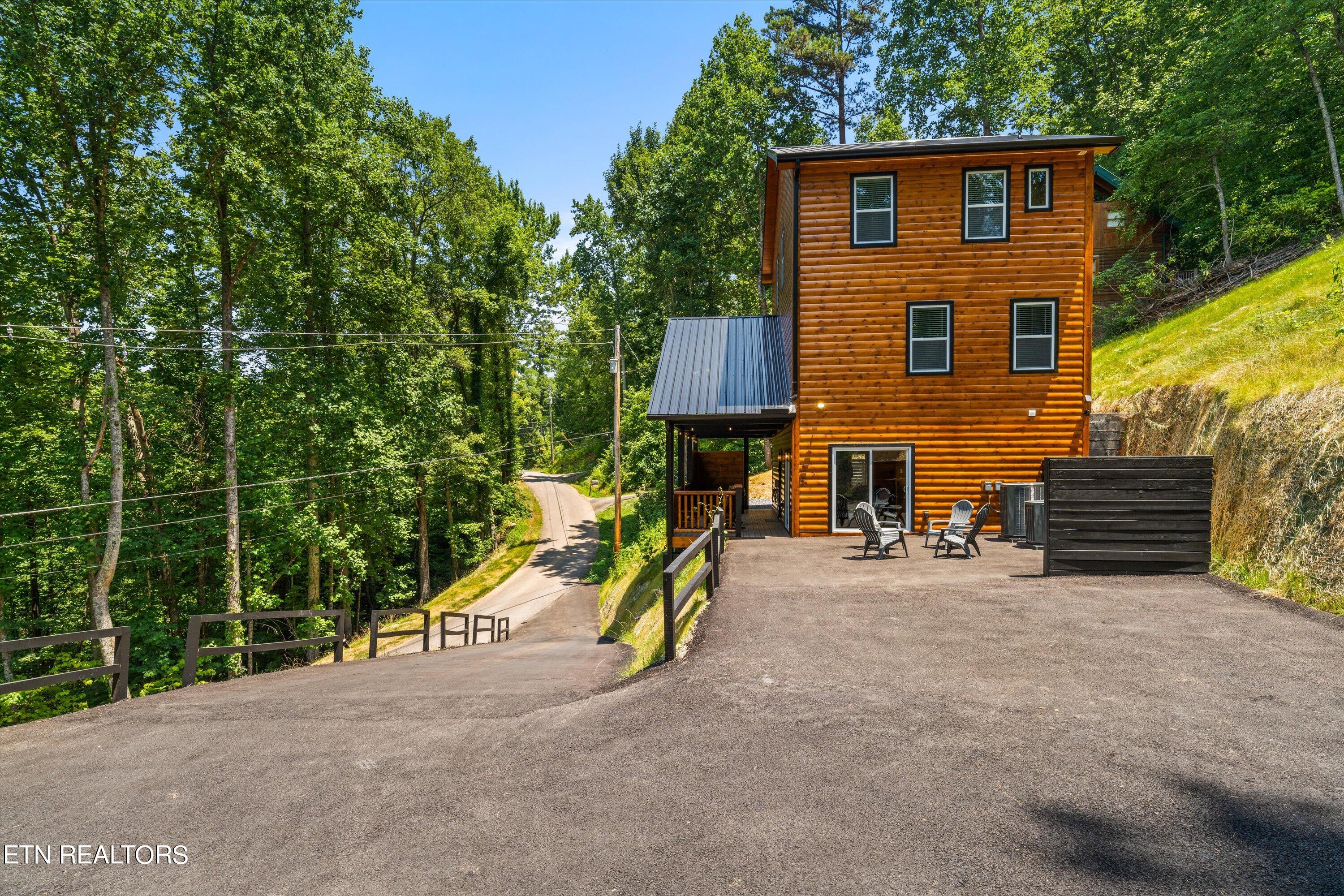 1810 Rhododendron Lane Sevierville TN 37876