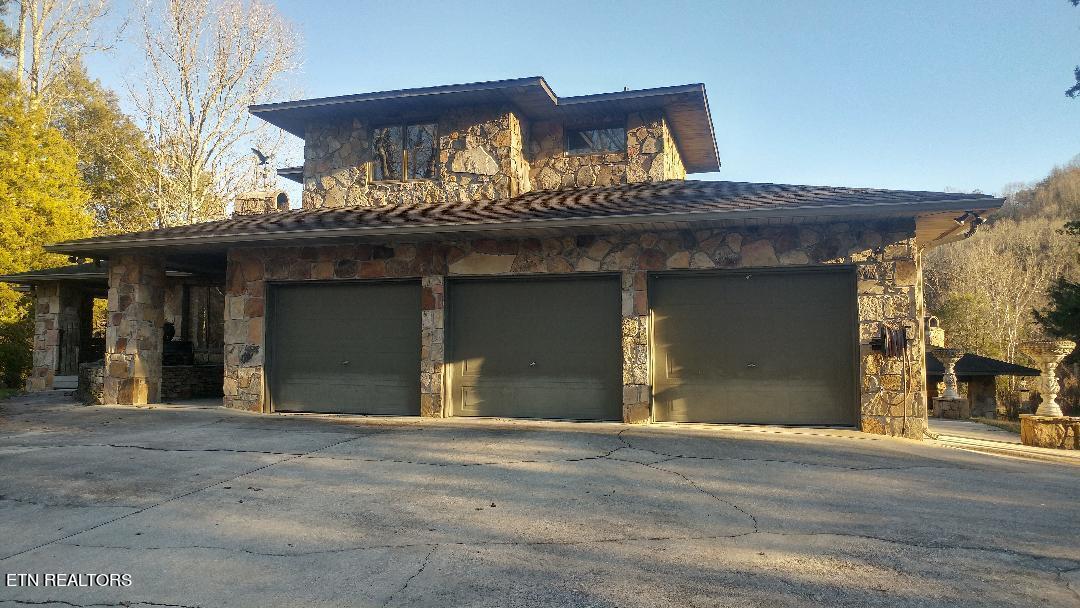 1013 Oliver Springs Highway Clinton TN 37716