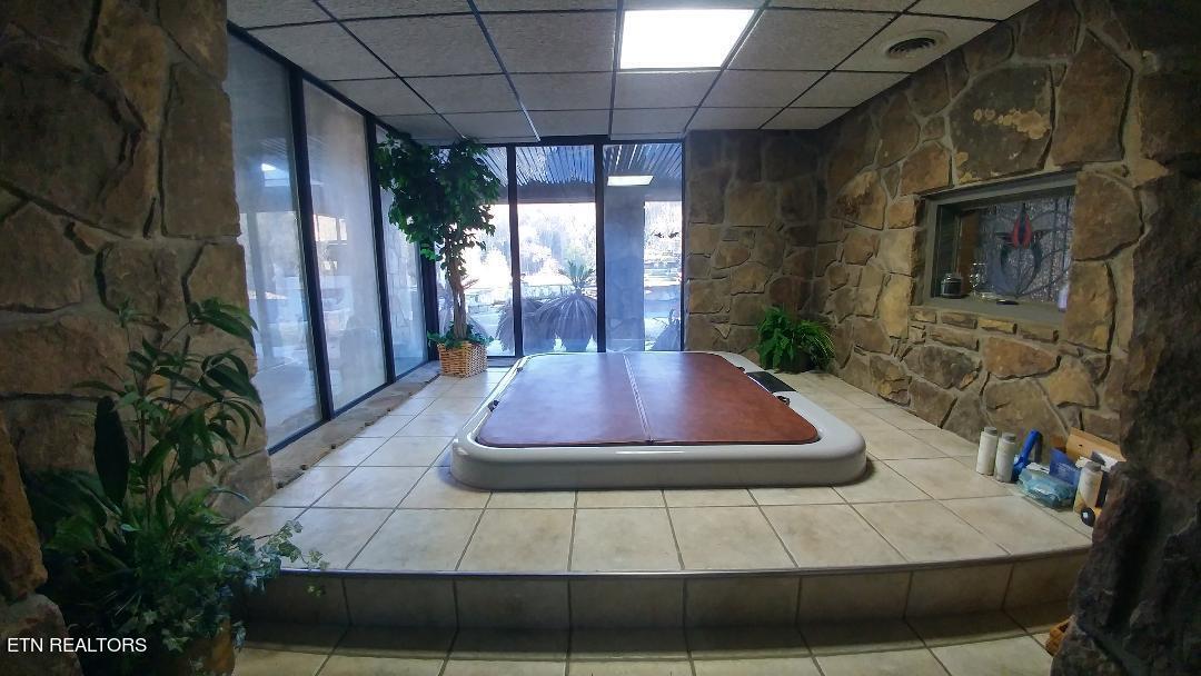 1013 Oliver Springs Highway Clinton TN 37716