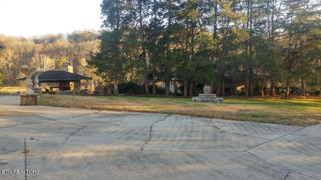 1013 Oliver Springs Highway Clinton TN 37716