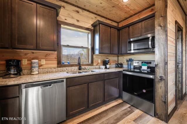 719 Upper Windsor Way Gatlinburg TN 37738