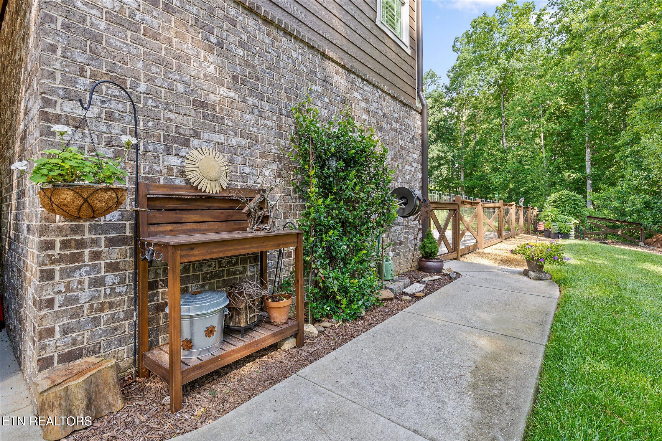 697 Sugar Leaf Lane Soddy-daisy TN 37379