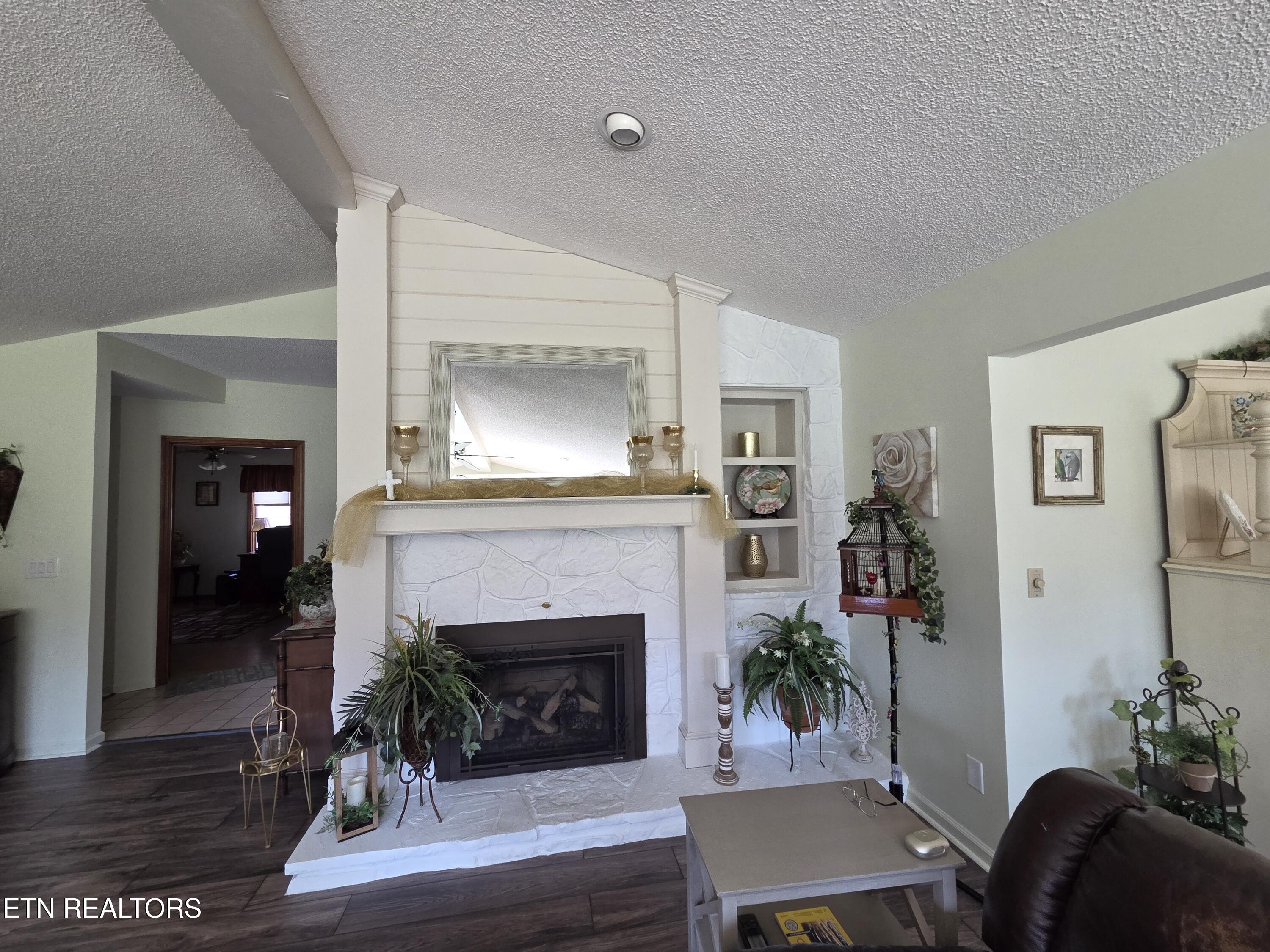 107 Wickham Lane Crossville TN 38558