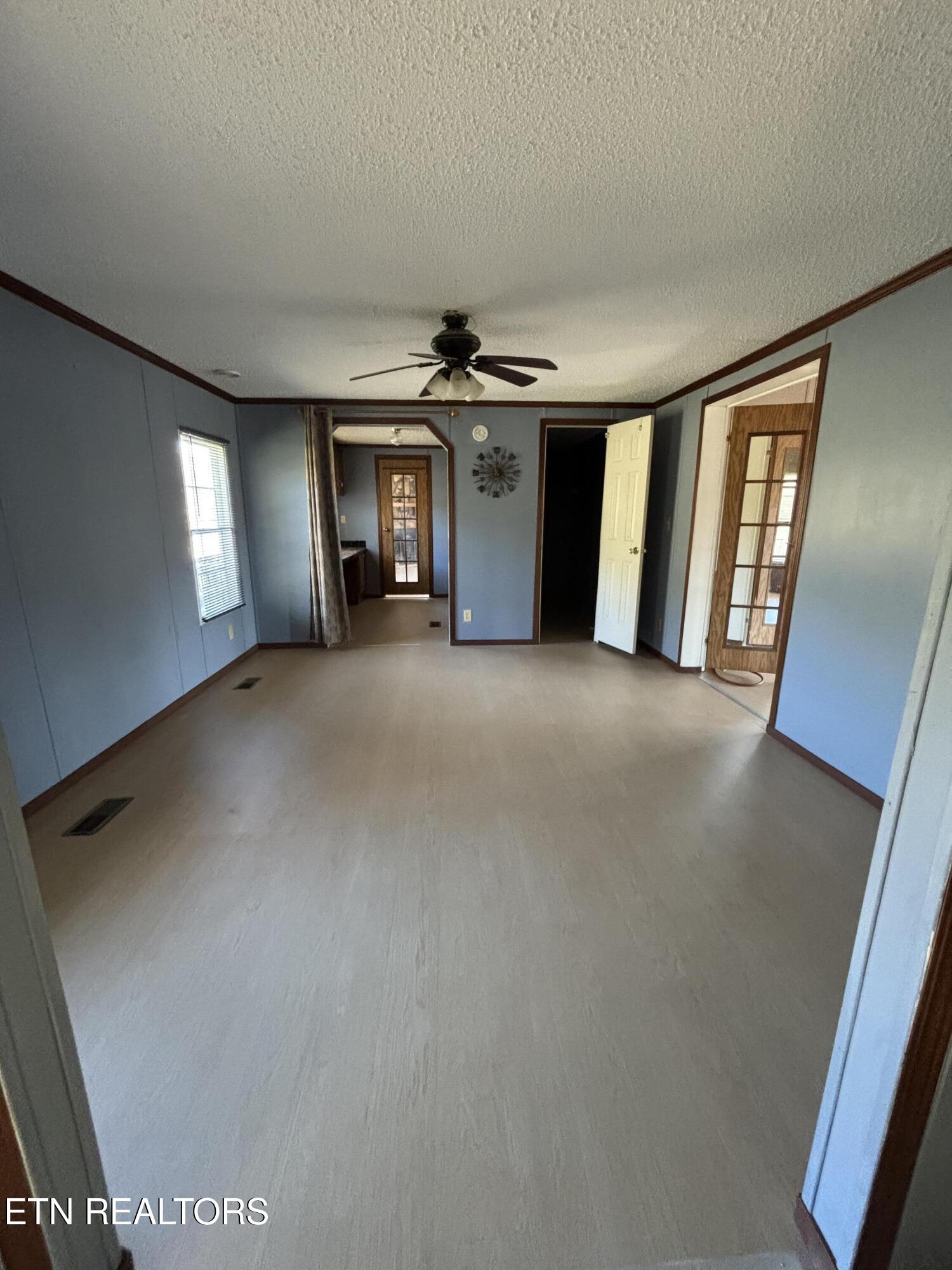 157 Russell Acres Speedwell TN 37870