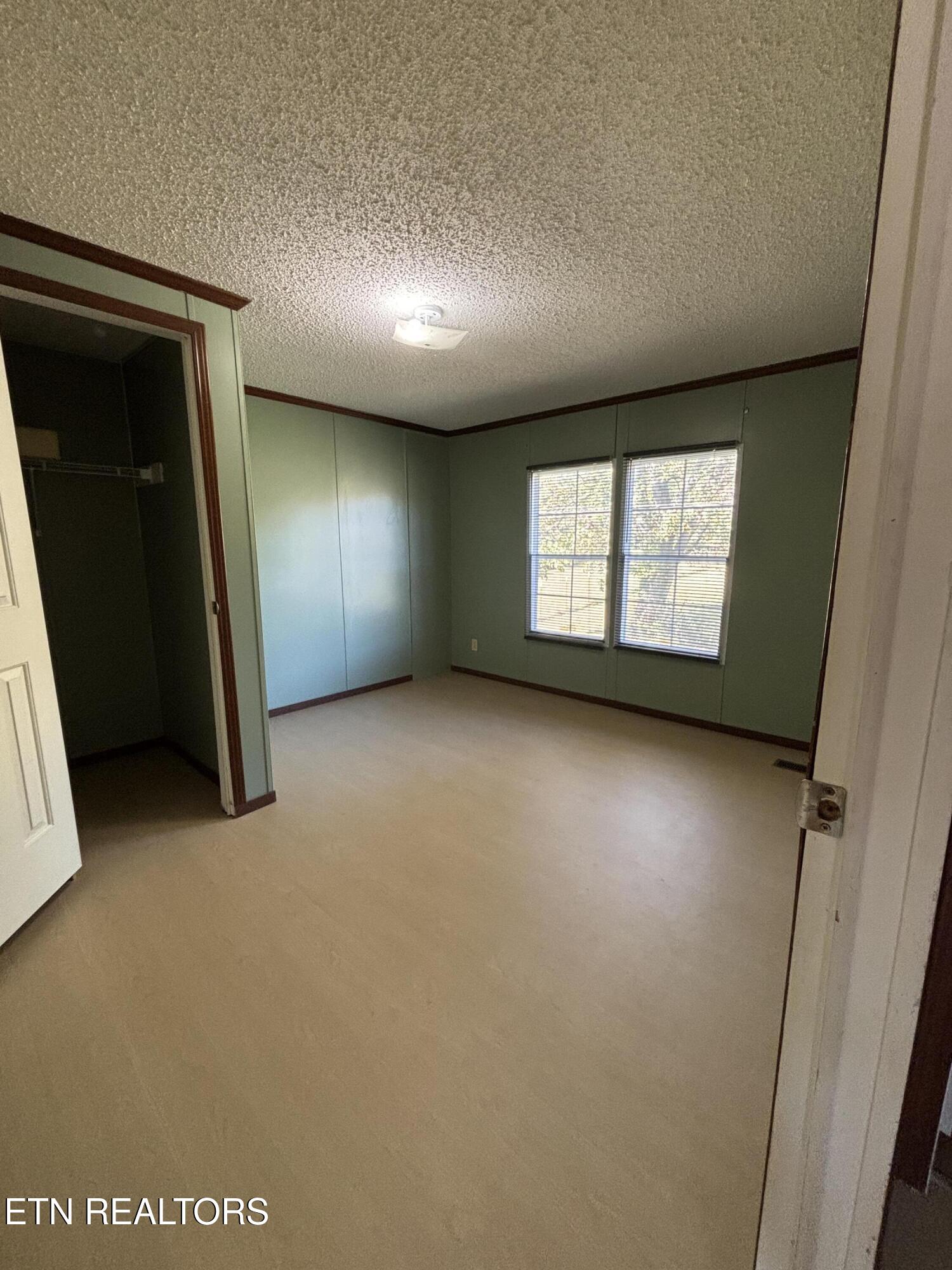 157 Russell Acres Speedwell TN 37870