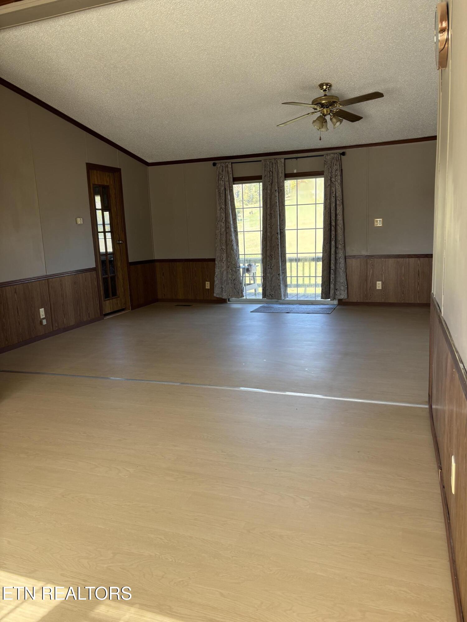 157 Russell Acres Speedwell TN 37870