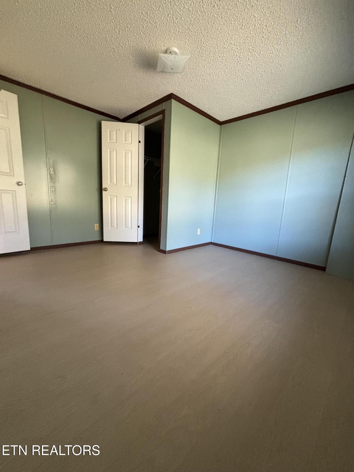157 Russell Acres Speedwell TN 37870
