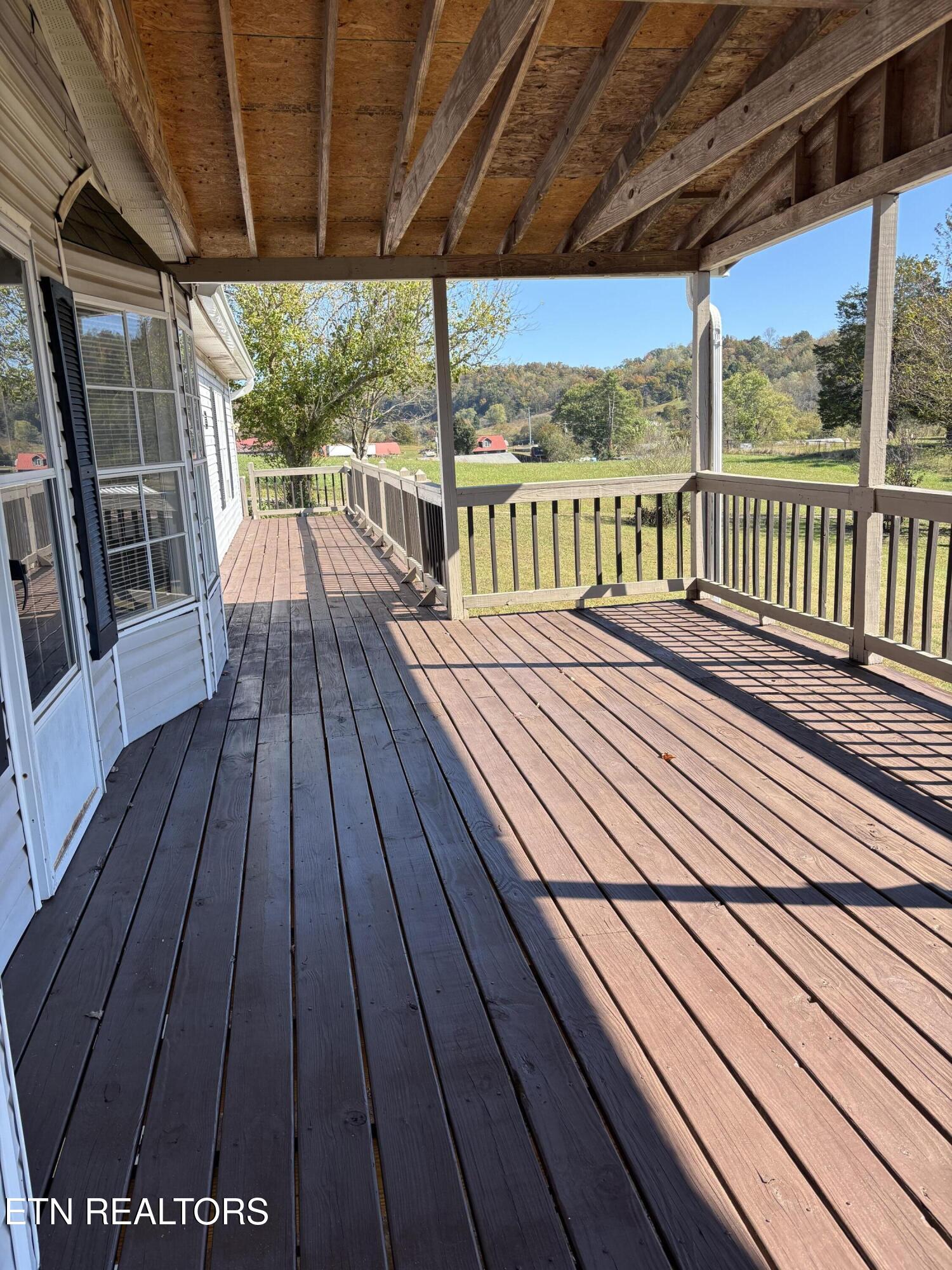 157 Russell Acres Speedwell TN 37870