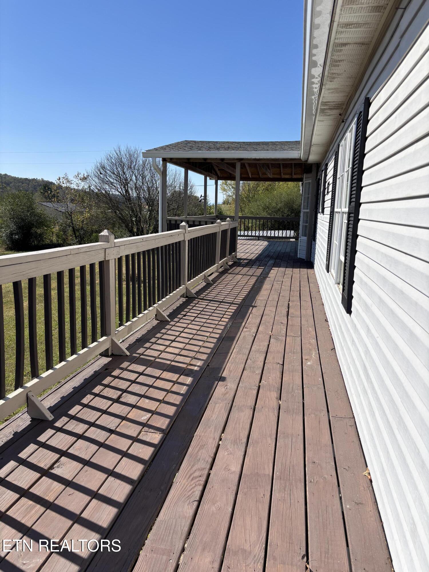 157 Russell Acres Speedwell TN 37870